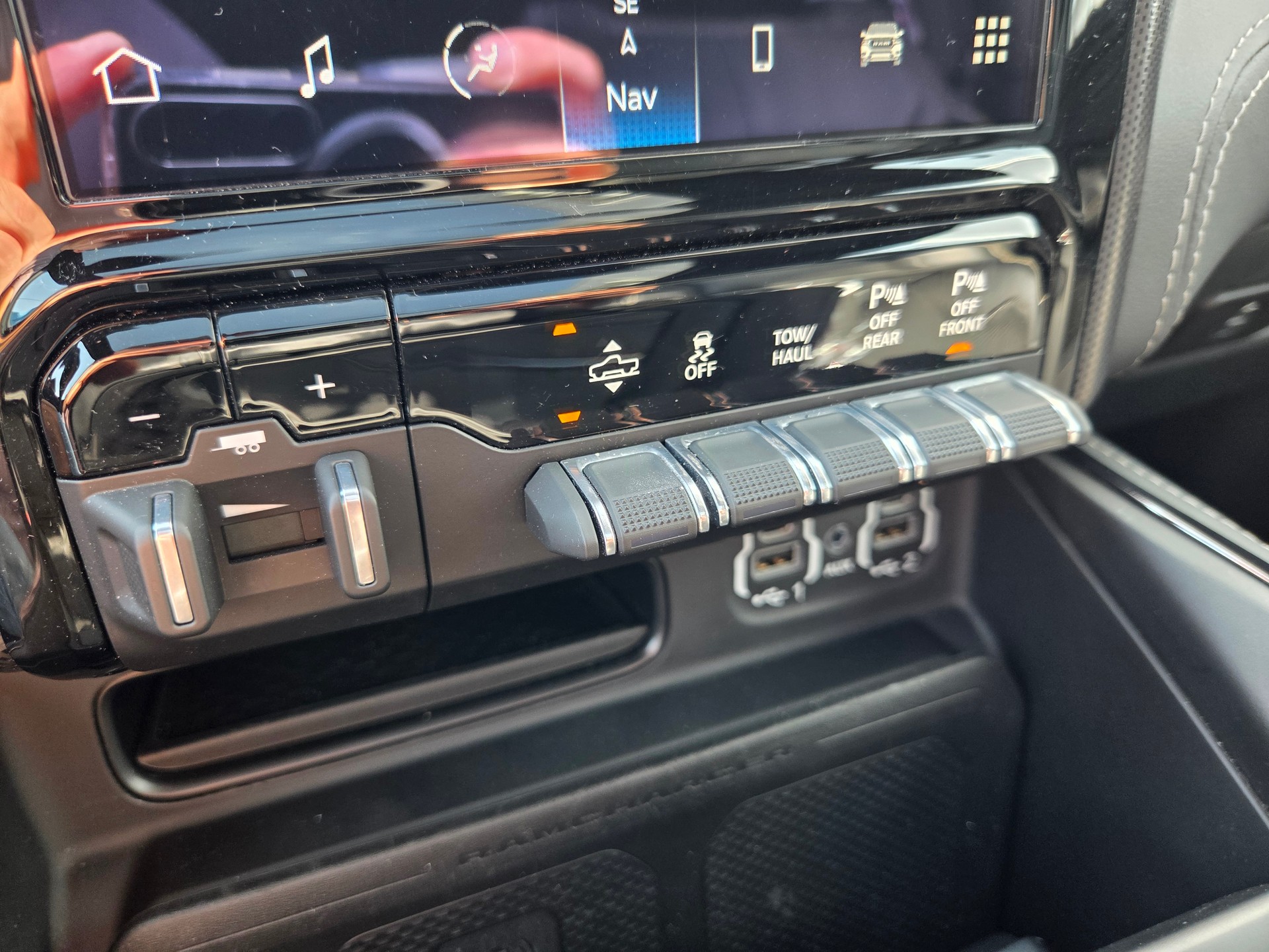 DODGE Ram 1500 5.7 V8 4x4 Limited 396PS / 3.5T AHK-image-16