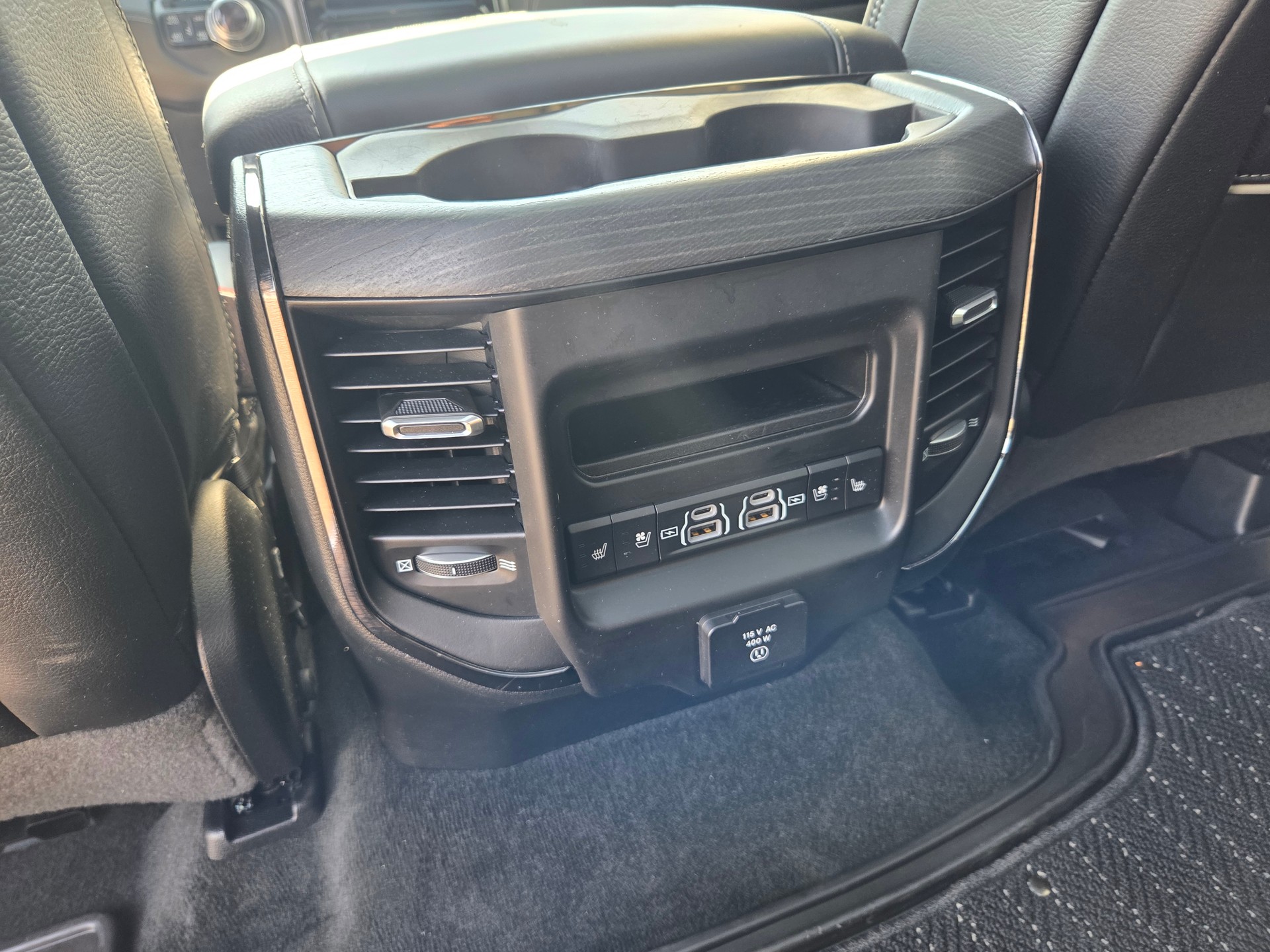 DODGE Ram 1500 5.7 V8 4x4 Limited 396PS / 3.5T AHK-image-12