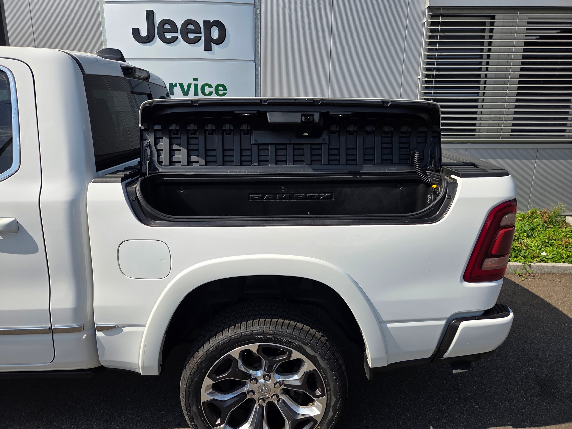 DODGE Ram 1500 5.7 V8 4x4 Limited 396PS / 3.5T AHK-image-5