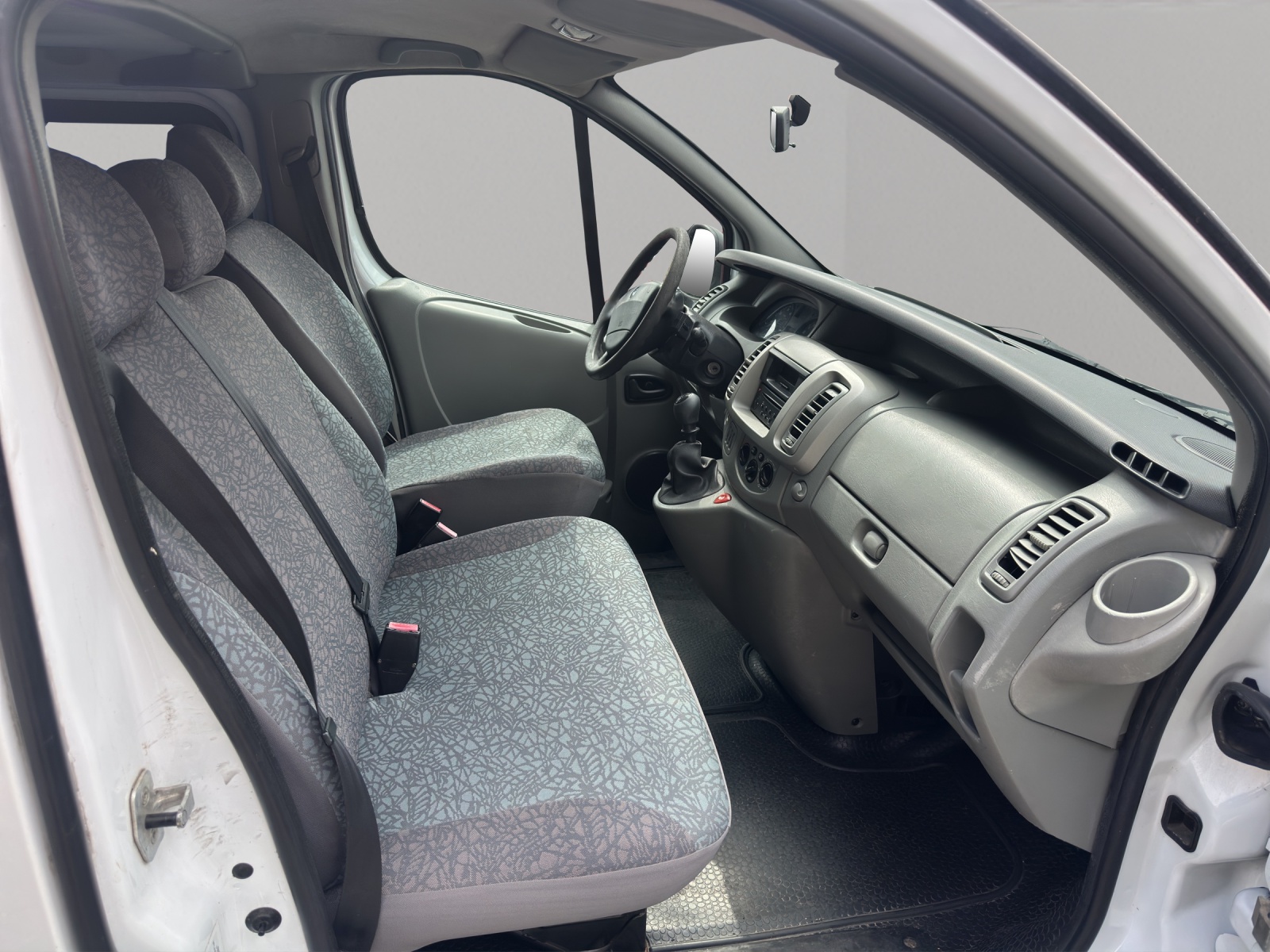RENAULT Trafic 2.0 dCi 115 2.7t L1H1 Authentique-image-12