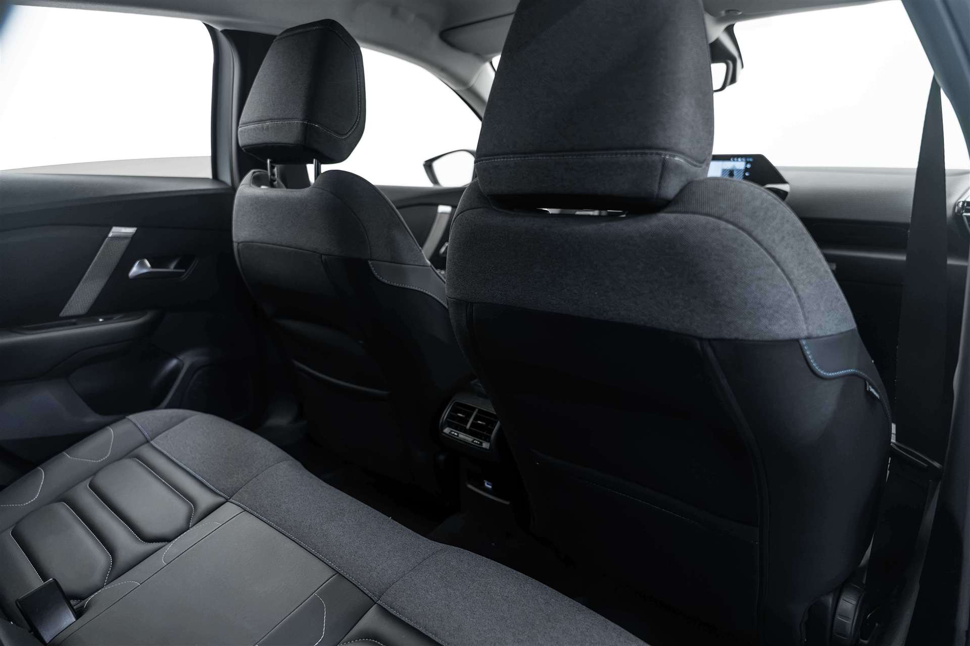 CITROEN CITROEN C4 1.2 PureTech Shine EAT8-Automat-image-10