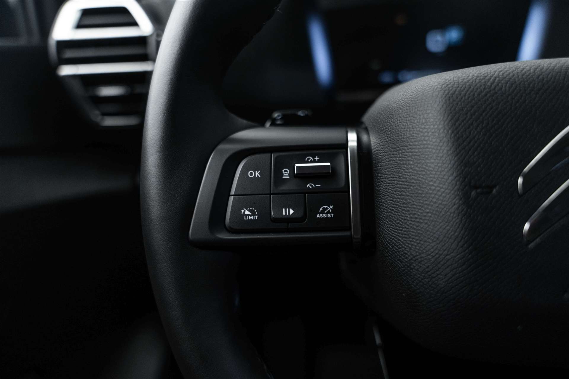 CITROEN CITROEN C4 1.2 PureTech Shine EAT8-Automat-image-12