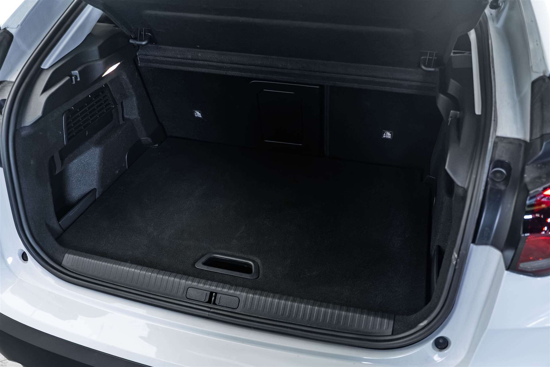 CITROEN CITROEN C4 1.2 PureTech Shine EAT8-Automat-image-4
