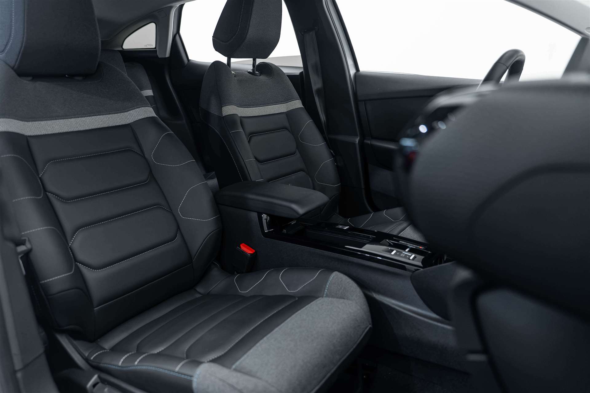 CITROEN CITROEN C4 1.2 PureTech Shine EAT8-Automat-image-9