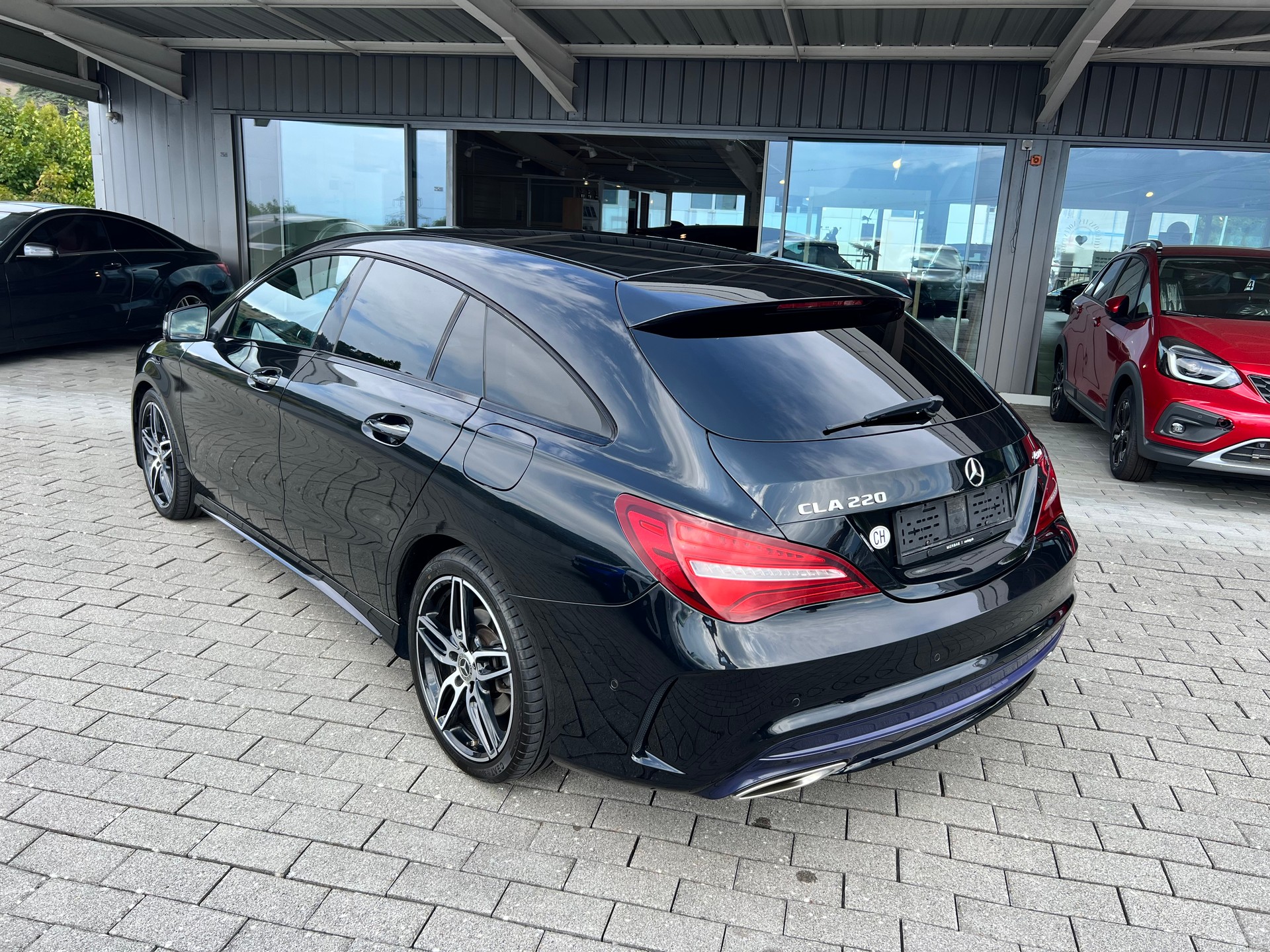 MERCEDES-BENZ CLA 220 AMG Line 4Matic-image-4