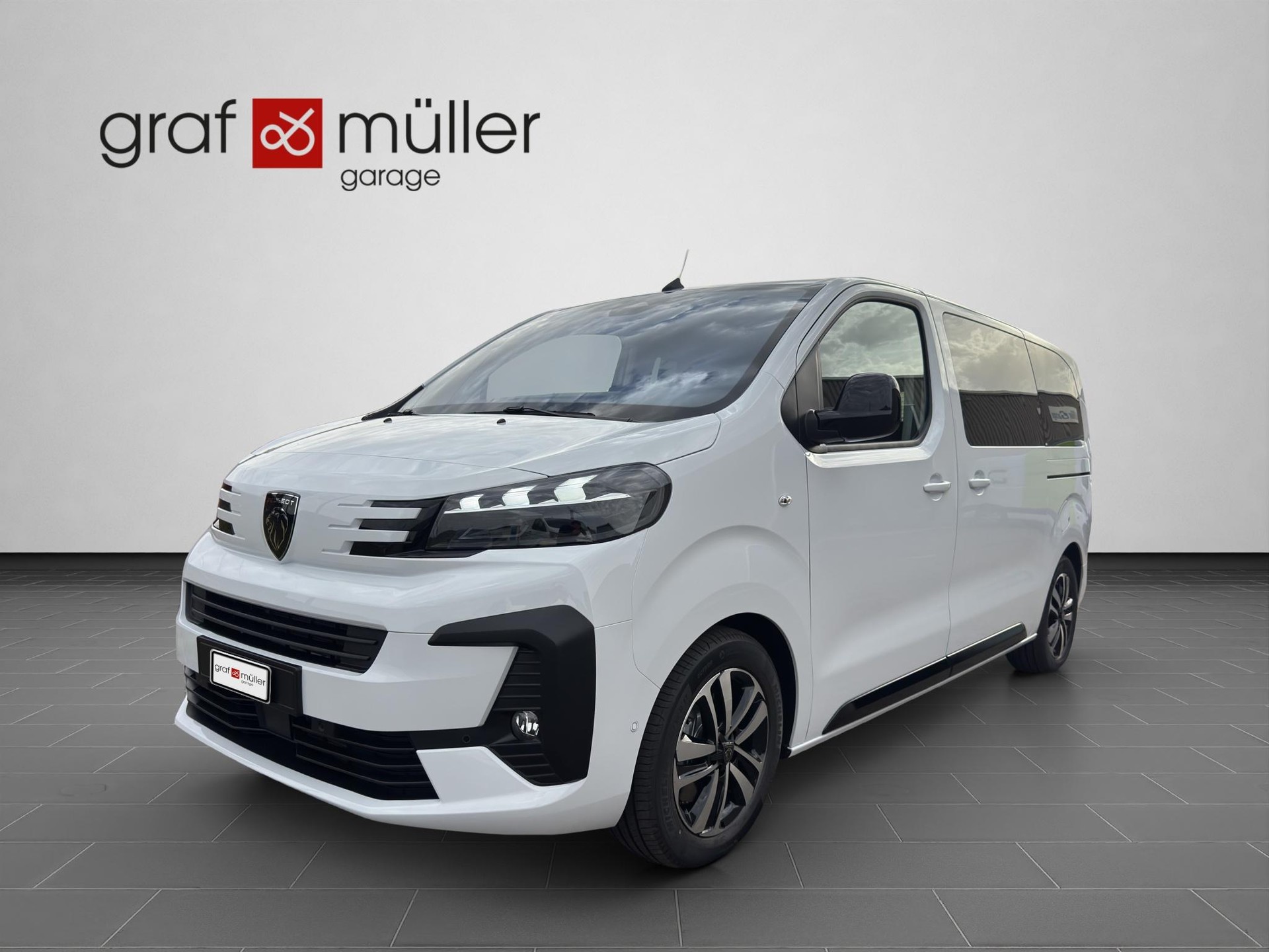 PEUGEOT Traveller Standard 2.2 BlueHDi 180 Family Edition S/S