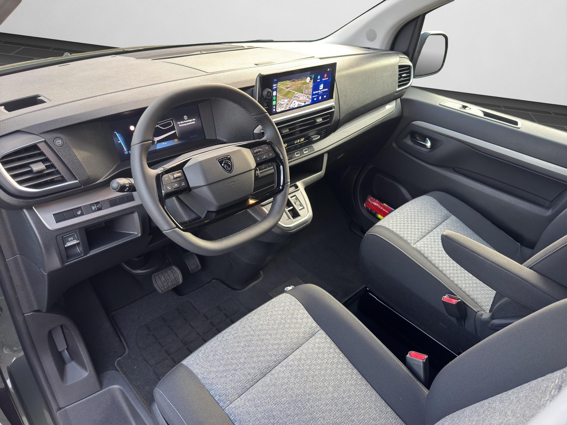 PEUGEOT Traveller Standard 2.2 BlueHDi 180 Family Edition S/S-image-10