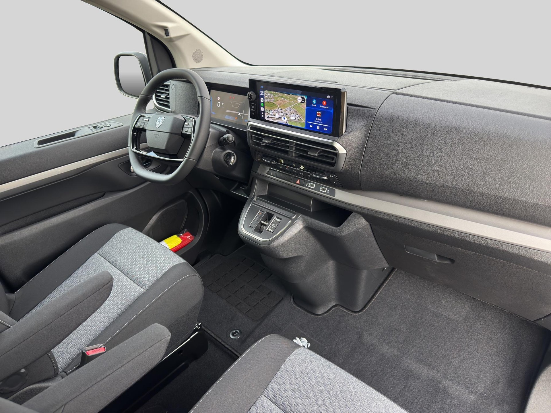 PEUGEOT Traveller Standard 2.2 BlueHDi 180 Family Edition S/S-image-11