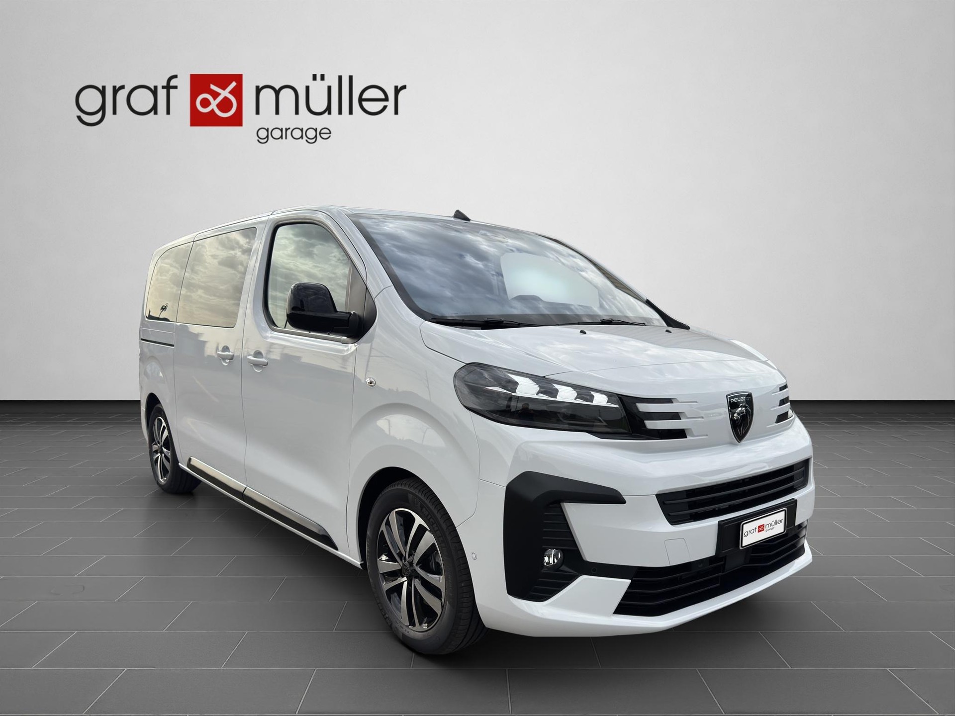 PEUGEOT Traveller Standard 2.2 BlueHDi 180 Family Edition S/S-image-20