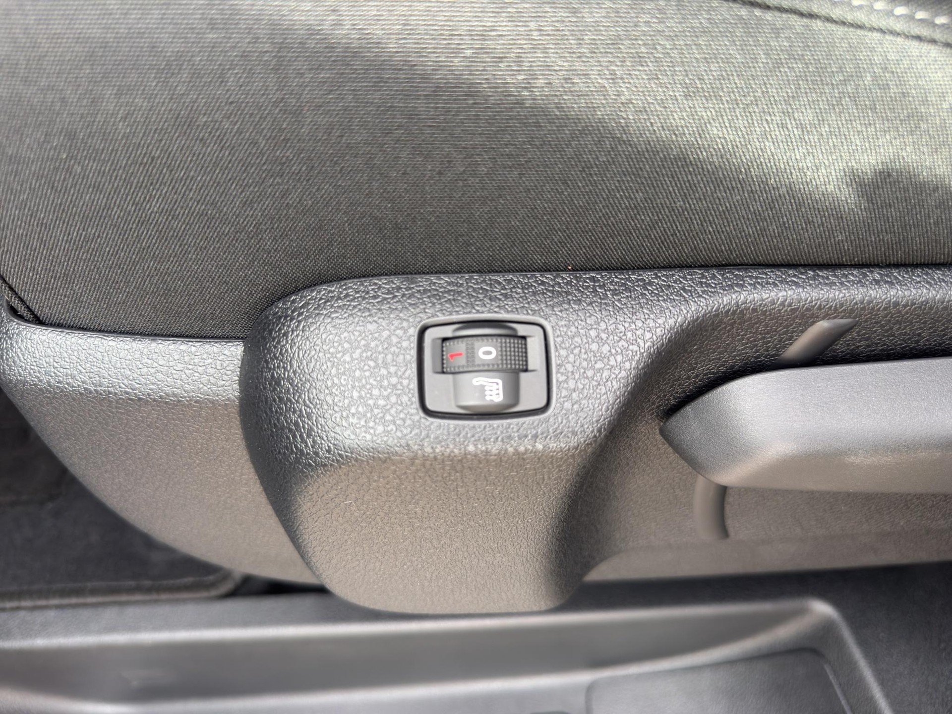PEUGEOT Traveller Standard 2.2 BlueHDi 180 Family Edition S/S-image-9