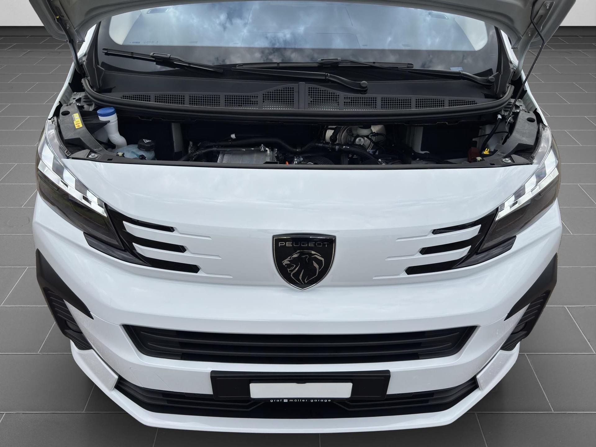 PEUGEOT Traveller Standard 2.2 BlueHDi 180 Family Edition S/S-image-21