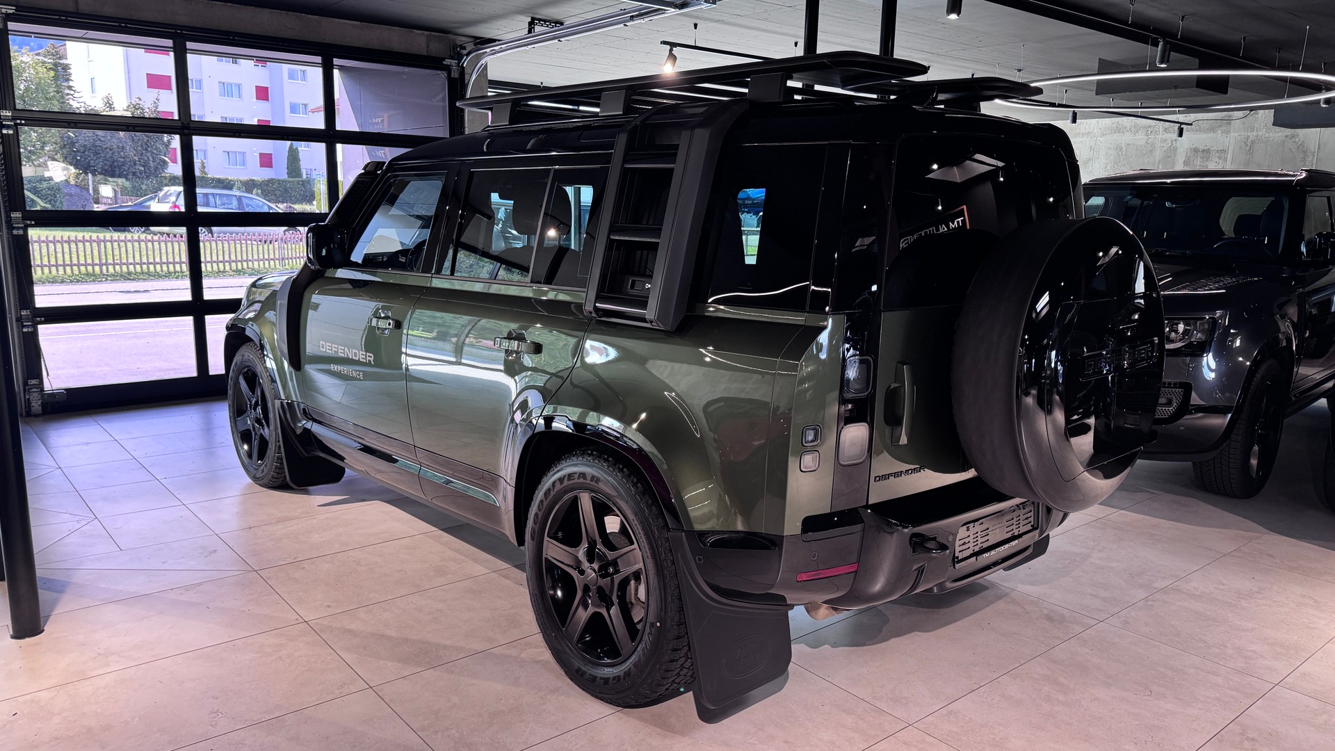 LAND ROVER Defender 110 3.0 D I6 350 X-Dynamic SE AWD AT8-image-2