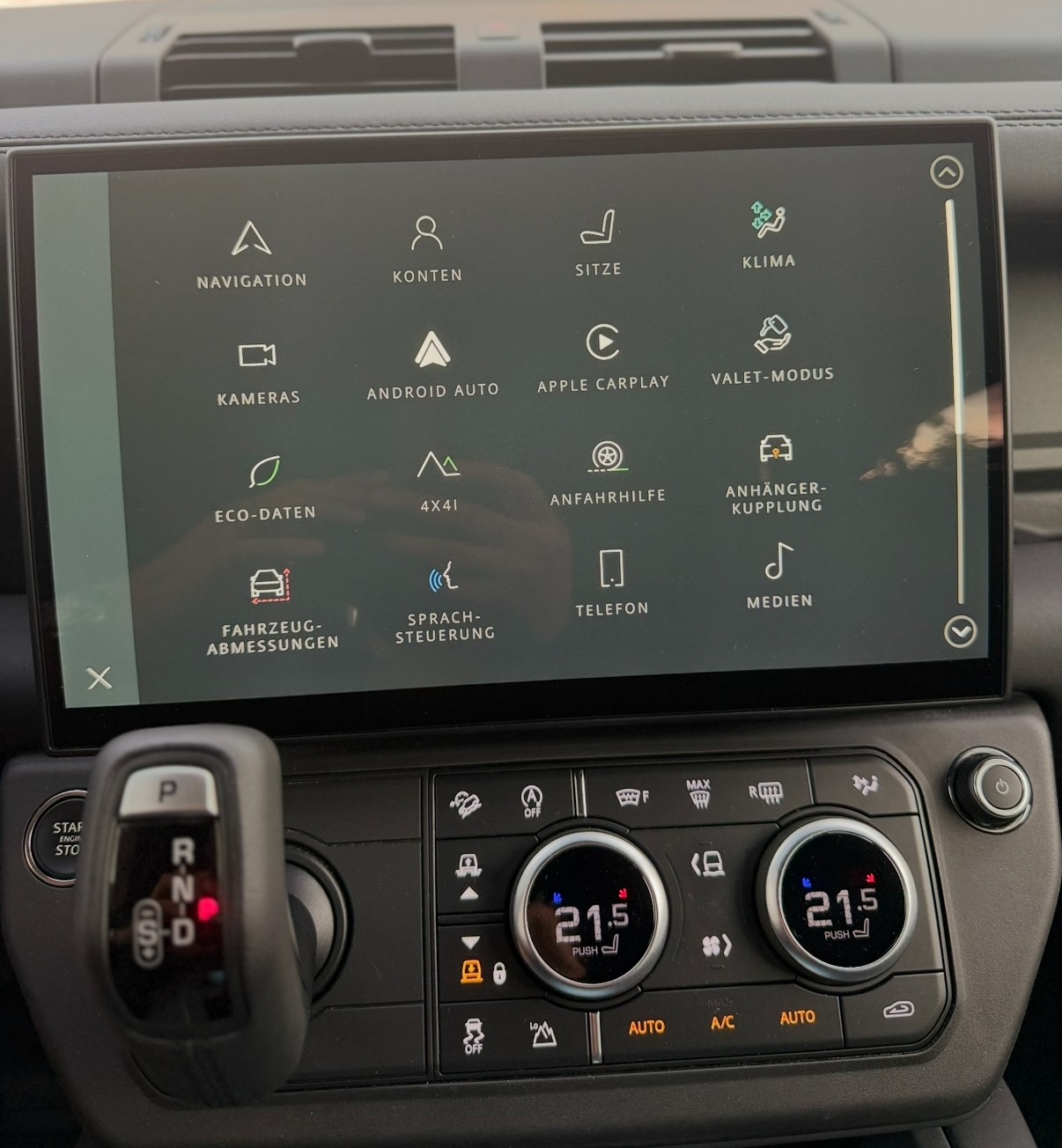 LAND ROVER Defender 110 3.0 D I6 350 X-Dynamic SE AWD AT8-image-6