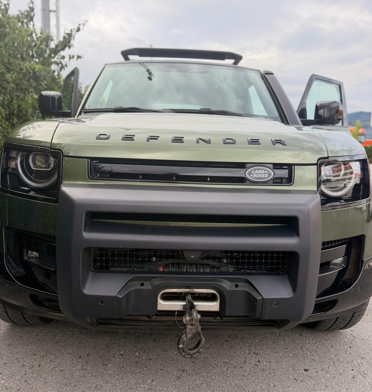 LAND ROVER Defender 110 3.0 D I6 350 X-Dynamic SE AWD AT8-image-4