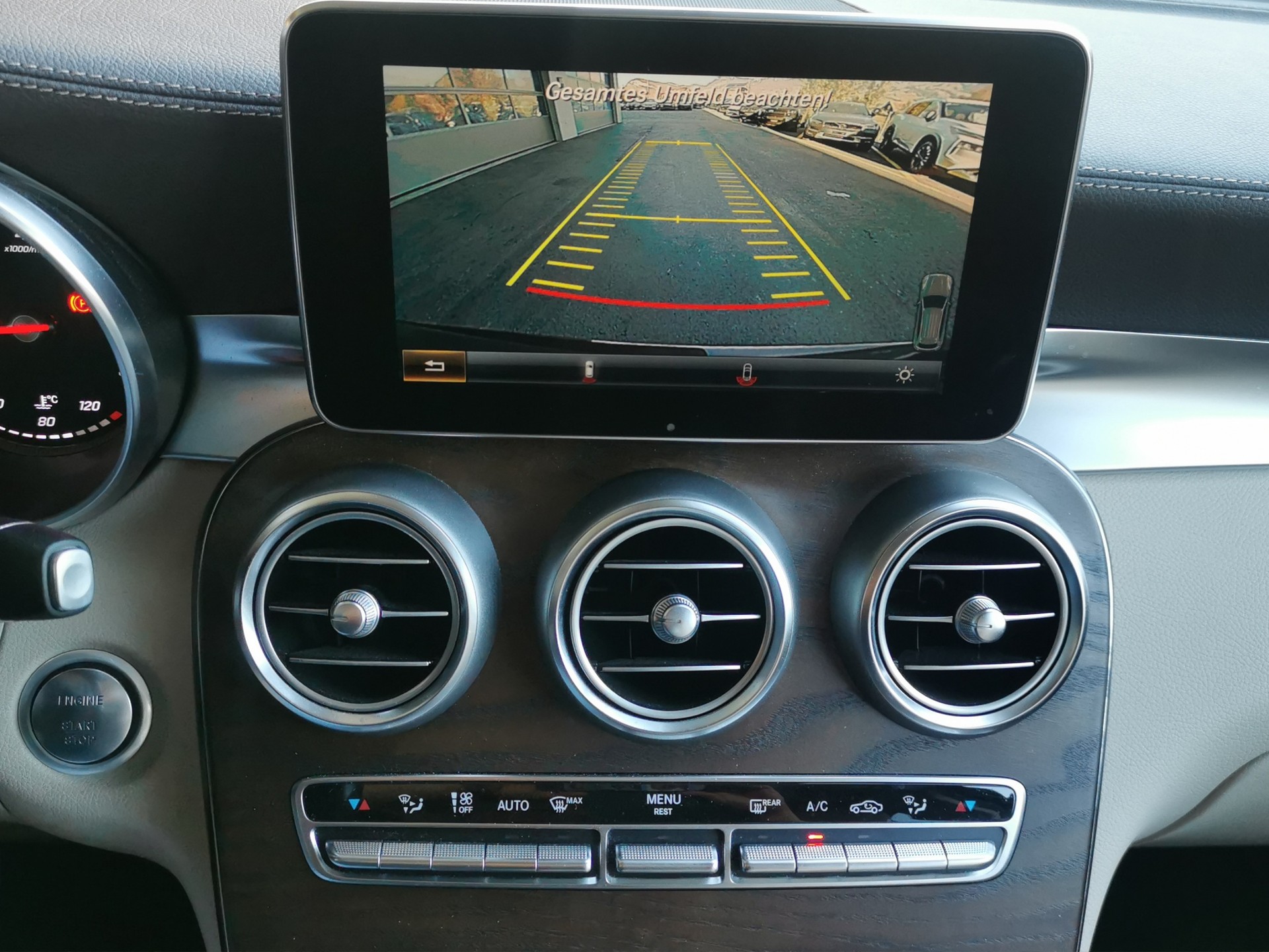 MERCEDES-BENZ GLC 250 AMG Line 4Matic 9G-Tronic-image-17