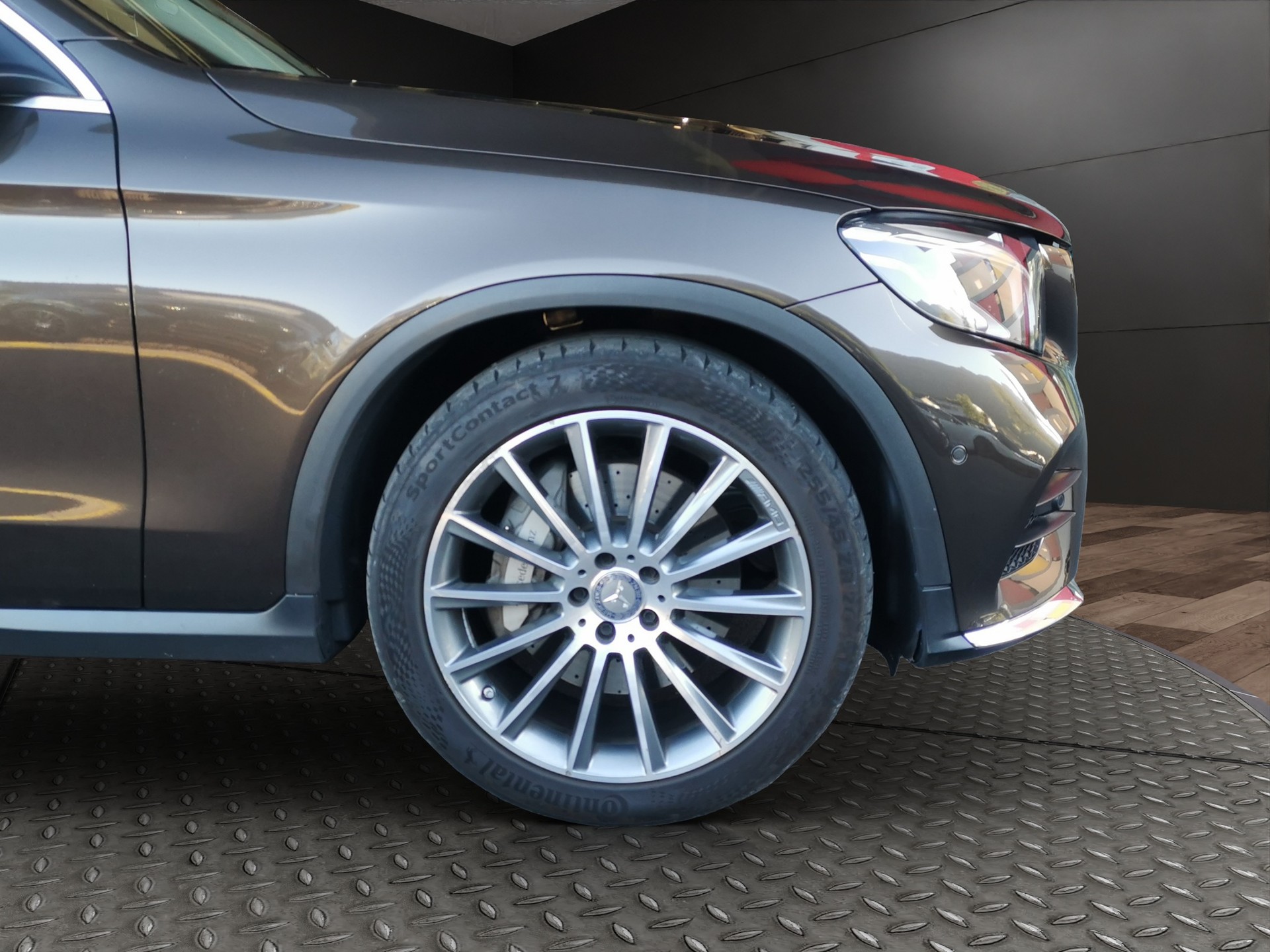 MERCEDES-BENZ GLC 250 AMG Line 4Matic 9G-Tronic-showroom-element-3