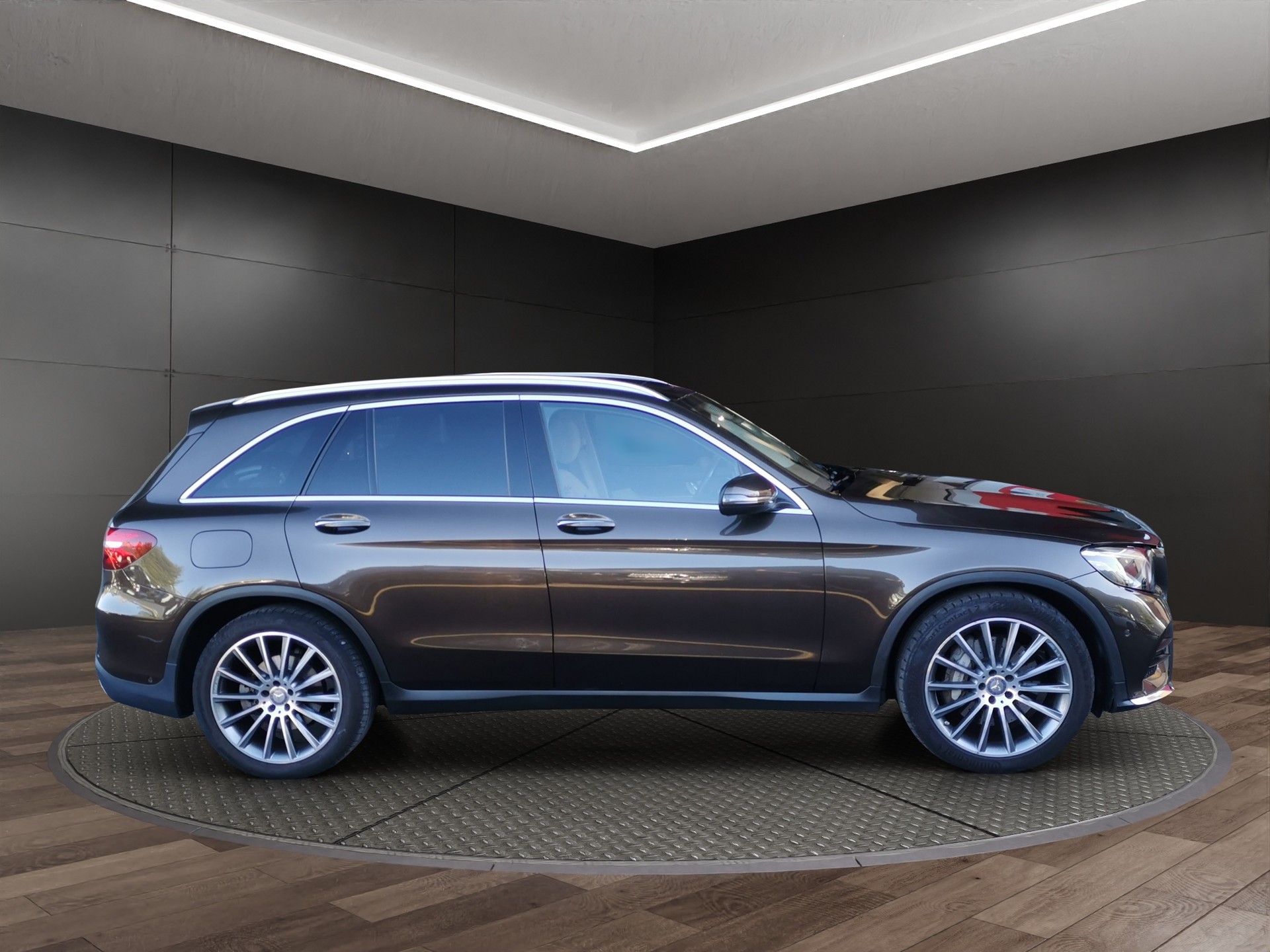 MERCEDES-BENZ GLC 250 AMG Line 4Matic 9G-Tronic-image-4