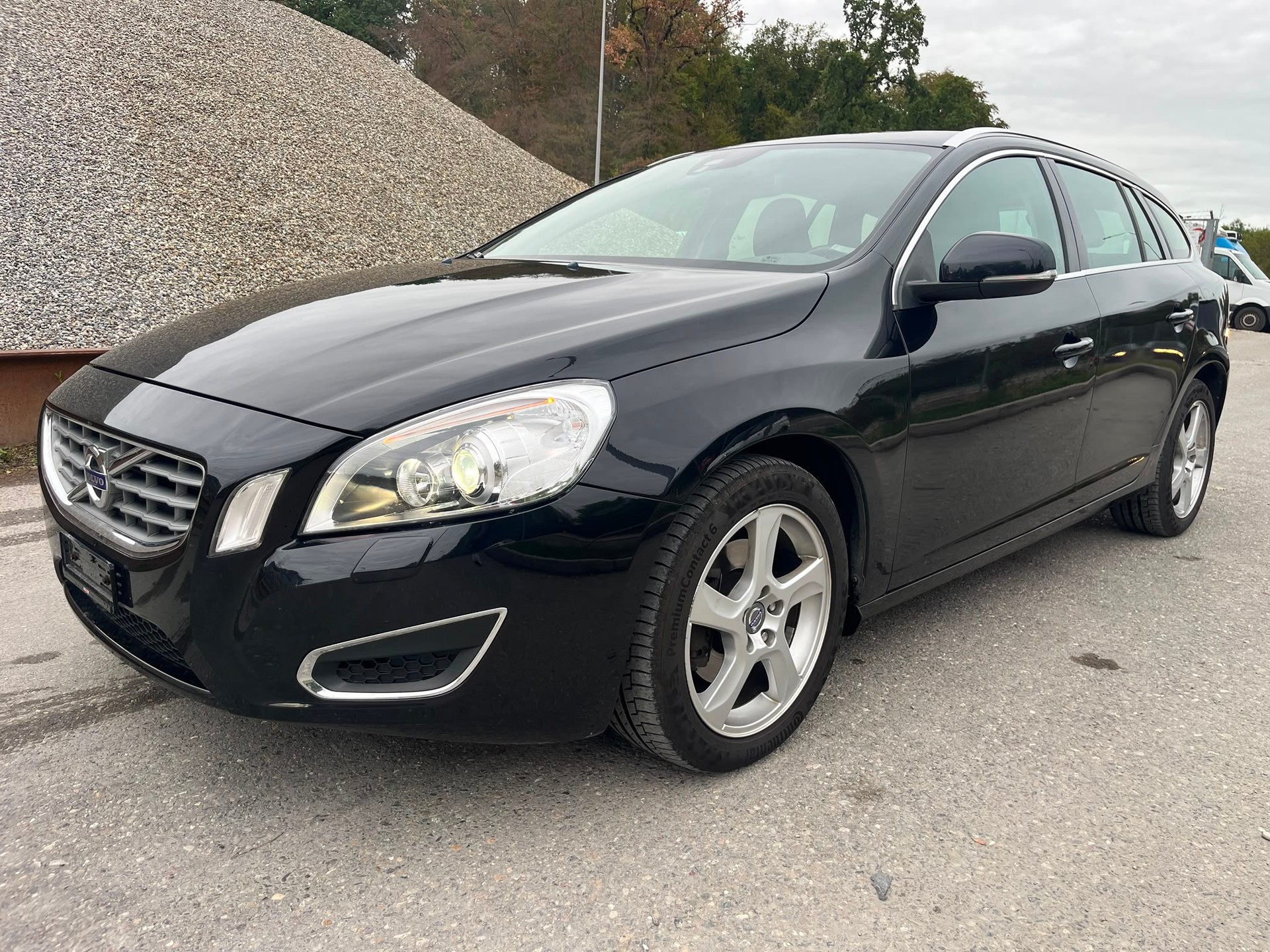 VOLVO V60 D4 Summum Geartronic Frisch ab MFK 09.09.2026-showroom-element-3