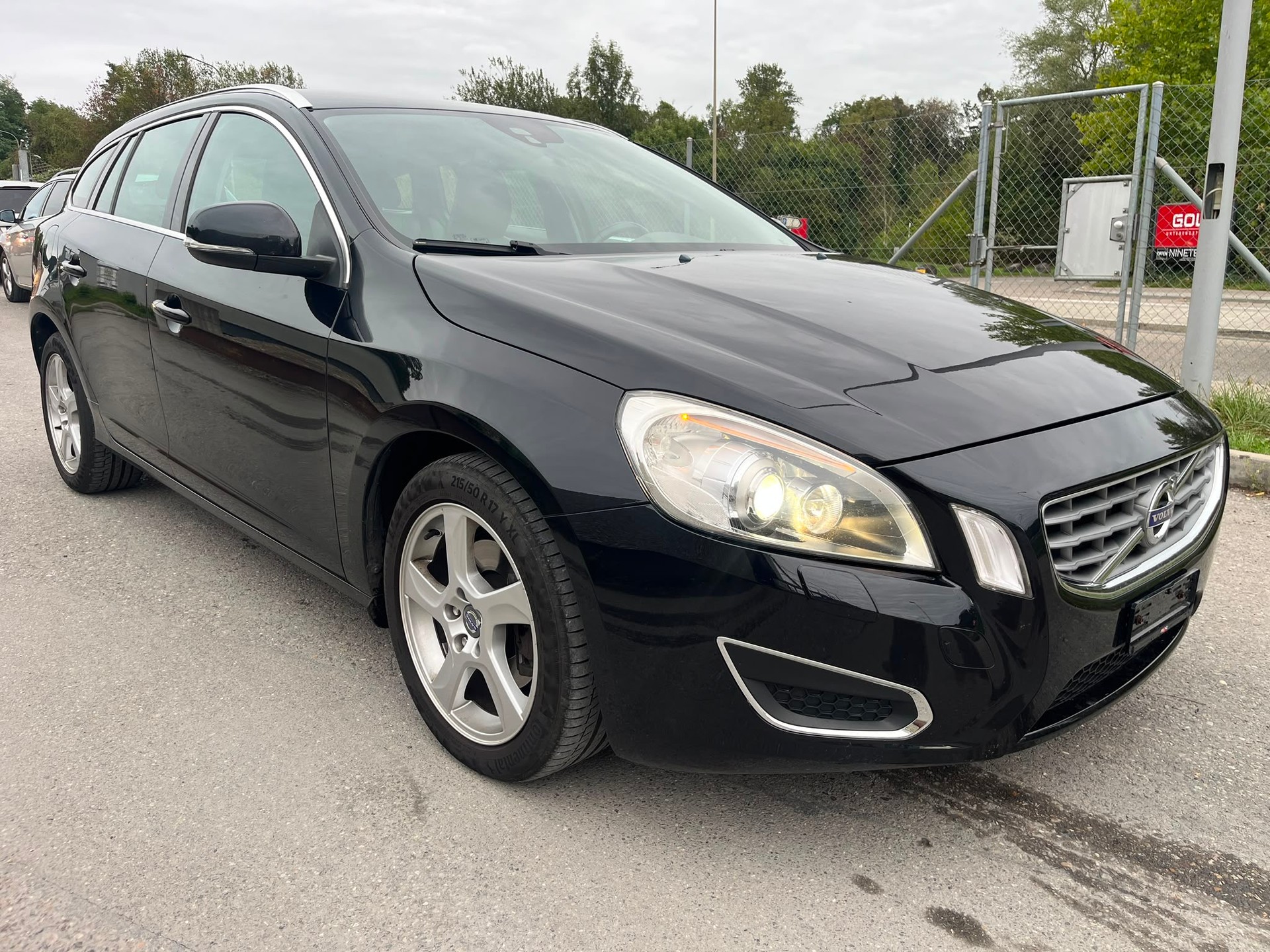VOLVO V60 D4 Summum Geartronic Frisch ab MFK 09.09.2026