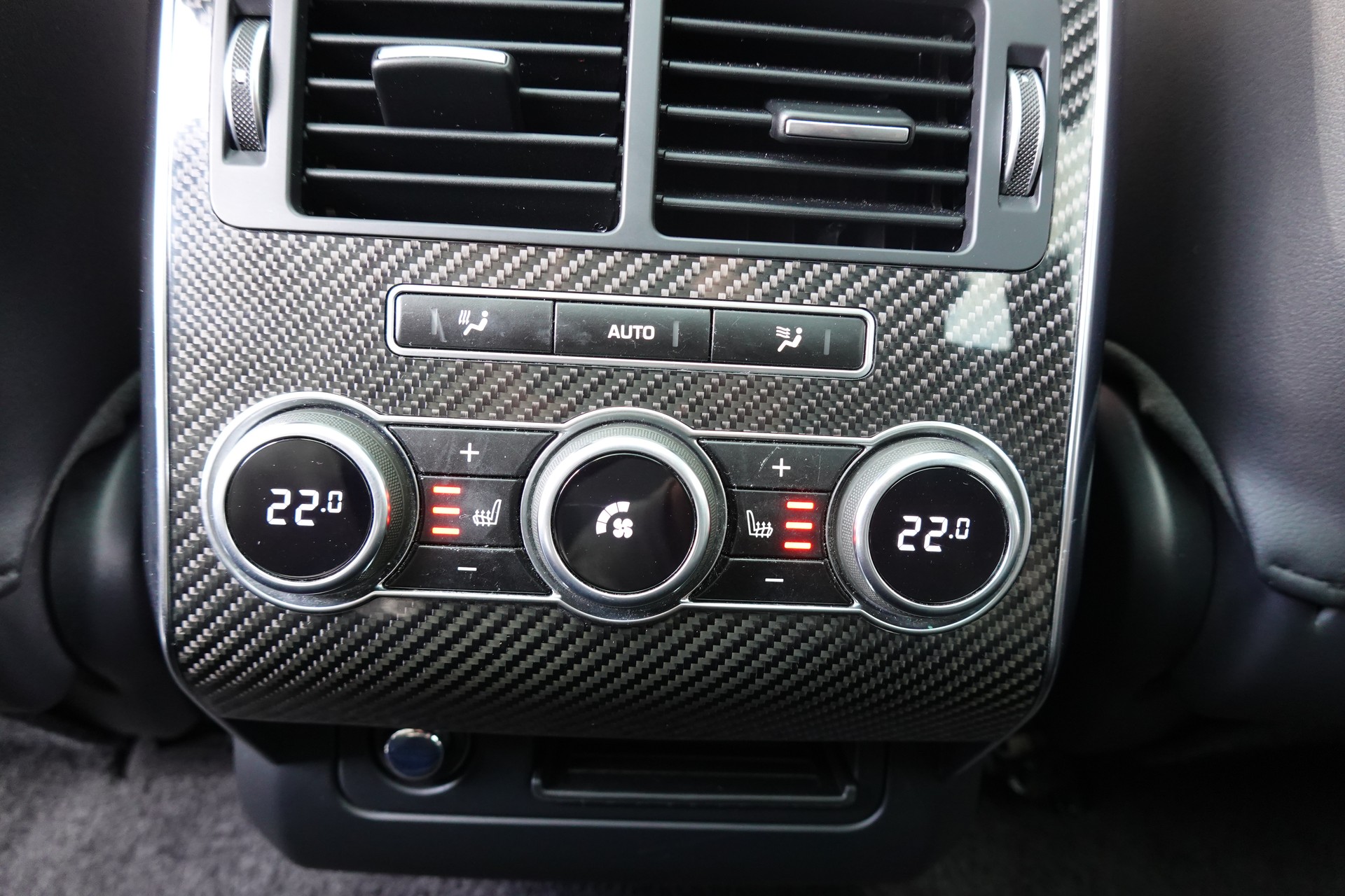 LAND ROVER Range Rover Sport 5.0 V8 SVR MANSORY "*CH Auto * Kit MANSORY - "Carbon * Toit Ouvrant * Son Meridian * Head-Up Display * Caméra"-image-26