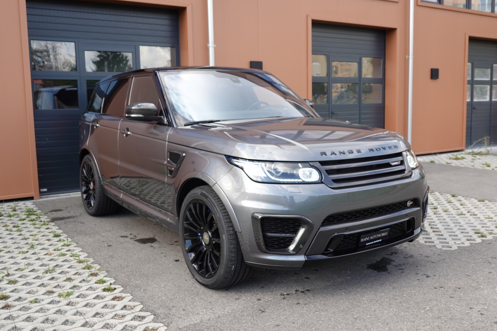 LAND ROVER Range Rover Sport 5.0 V8 SVR MANSORY "*CH Auto * Kit MANSORY - "Carbon * Toit Ouvrant * Son Meridian * Head-Up Display * Caméra"-showroom-element-2