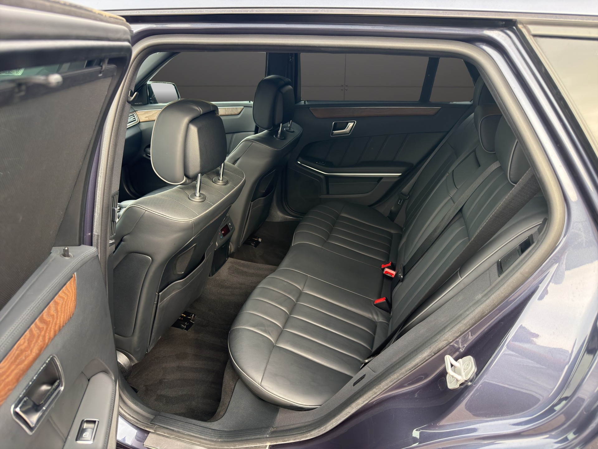 MERCEDES-BENZ E 350 BlueTEC Avantgarde 4Matic 7G-Tronic-image-22