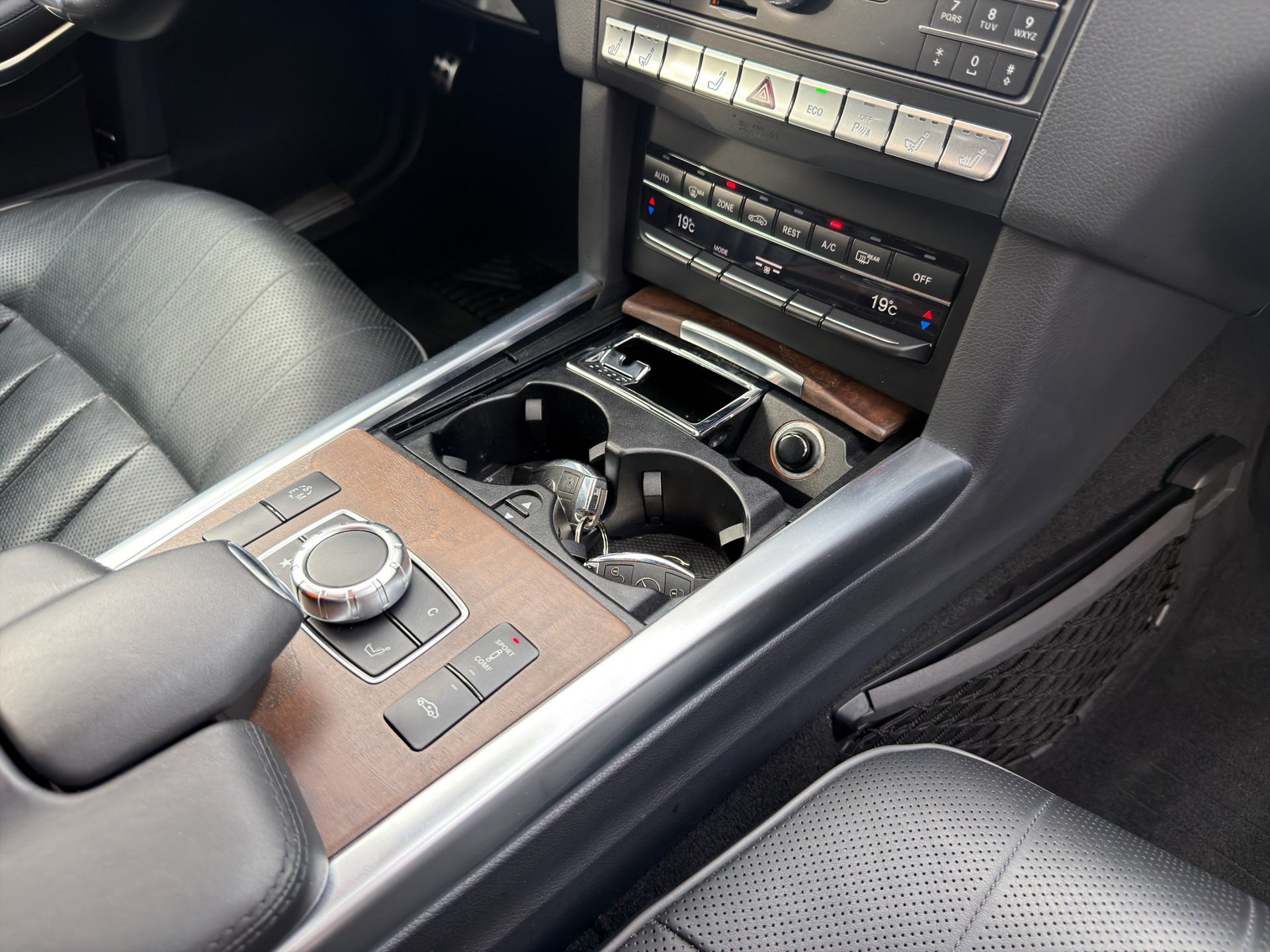 MERCEDES-BENZ E 350 BlueTEC Avantgarde 4Matic 7G-Tronic-image-17