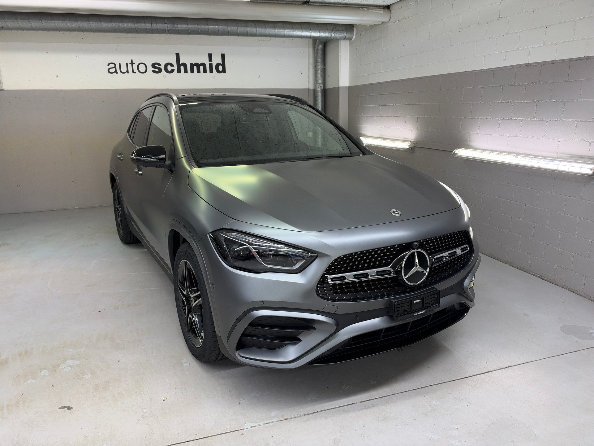 MERCEDES-BENZ GLA 250 4Matic Swiss Star-showroom-element-1