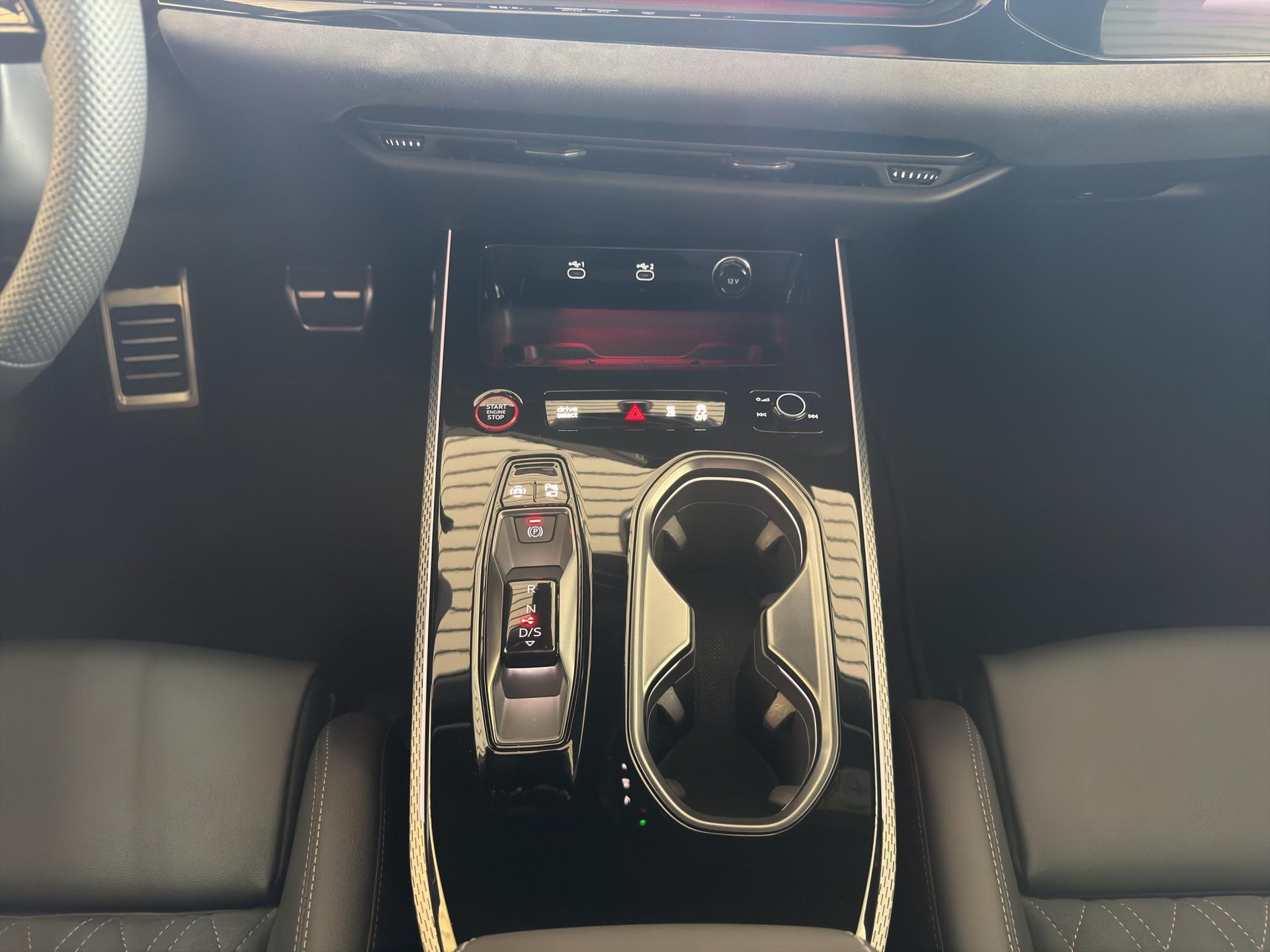 AUDI A6 Avant 2.0 TDI quattro S-Tronic-image-15