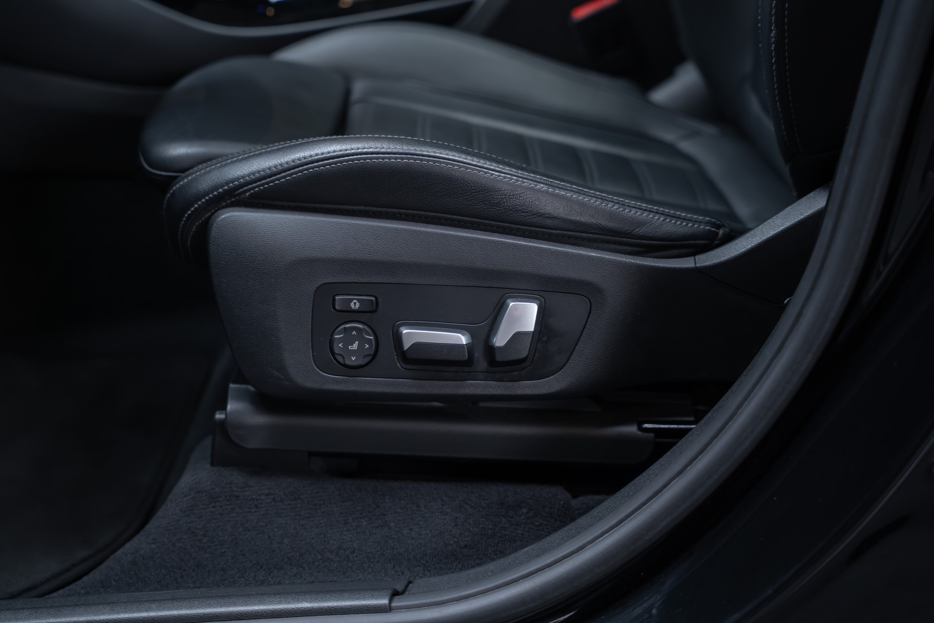 BMW X3 M40i / CH-Fahrzeug / Panorama / HedaUp / el.Sitze-image-14