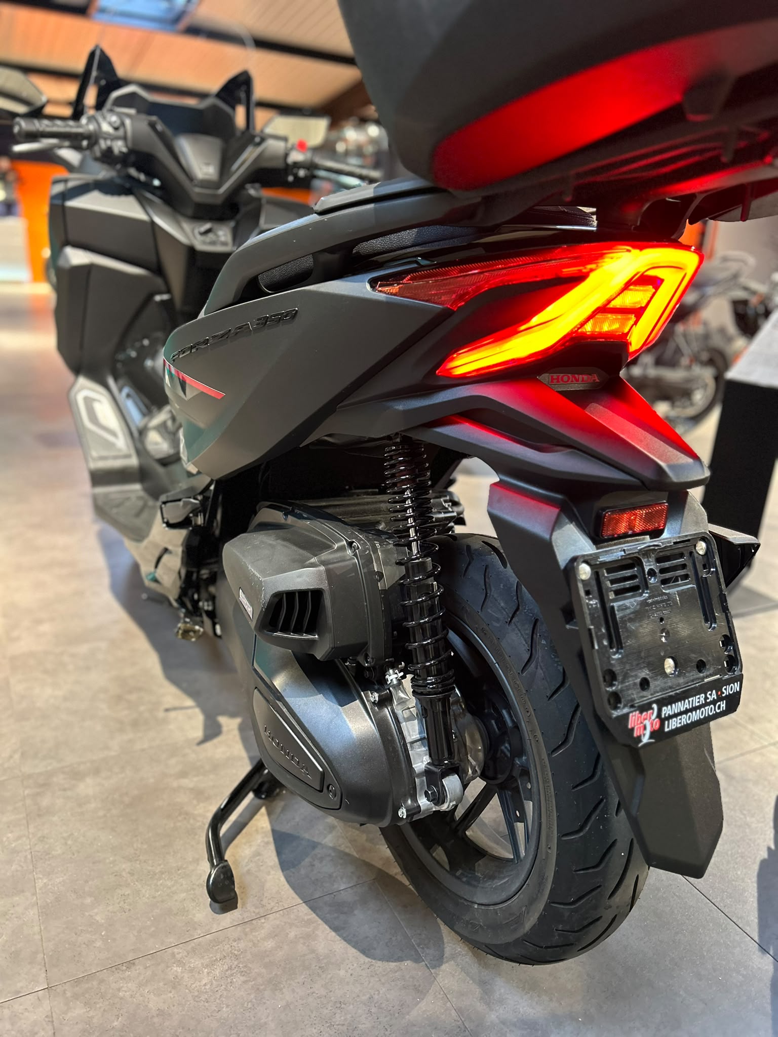 HONDA NSS 350 Smart Top Box-image-3
