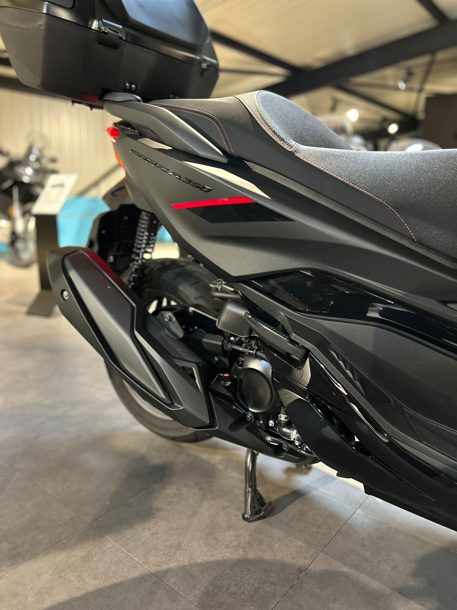 HONDA NSS 350 Smart Top Box-image-6