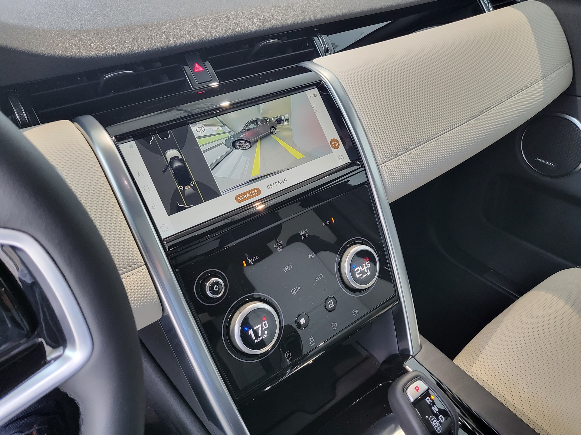 LAND ROVER Discovery Sport R Dyn P300e 1.5 PHEV SE AT8-image-9