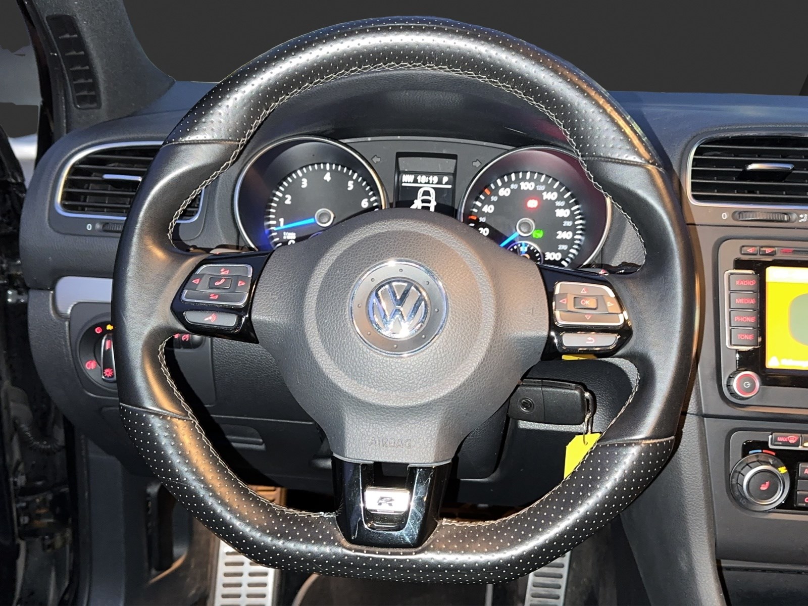 VW Golf 2.0 TSI R 4Motion DSG-image-10