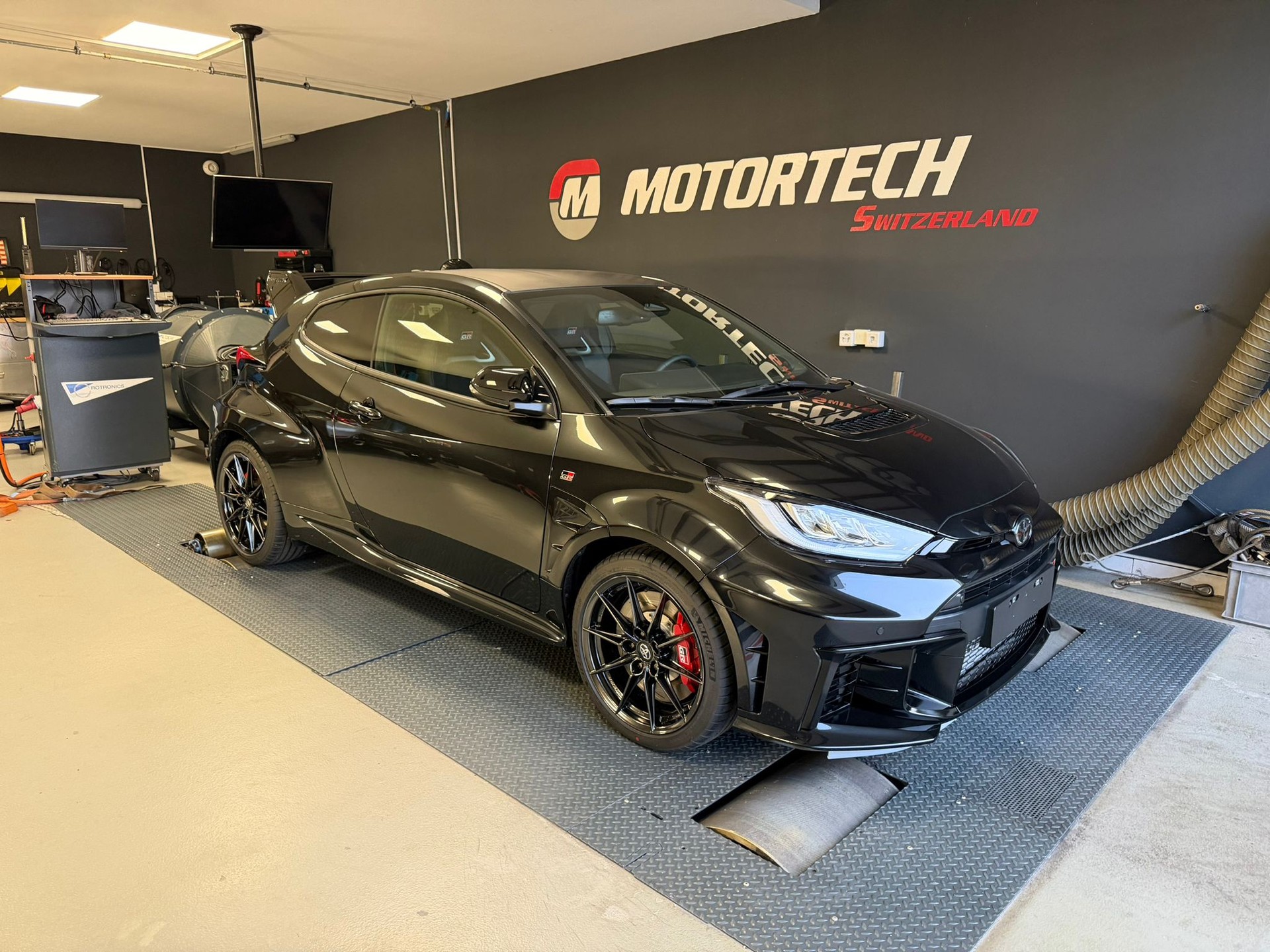TOYOTA Yaris 1.6 GR Sport-image-1