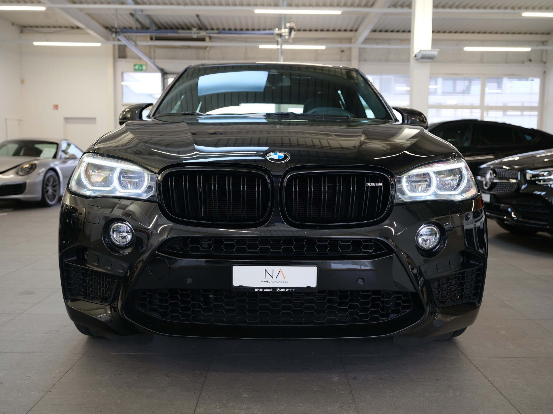 BMW X5M Steptronic-showroom-element-2