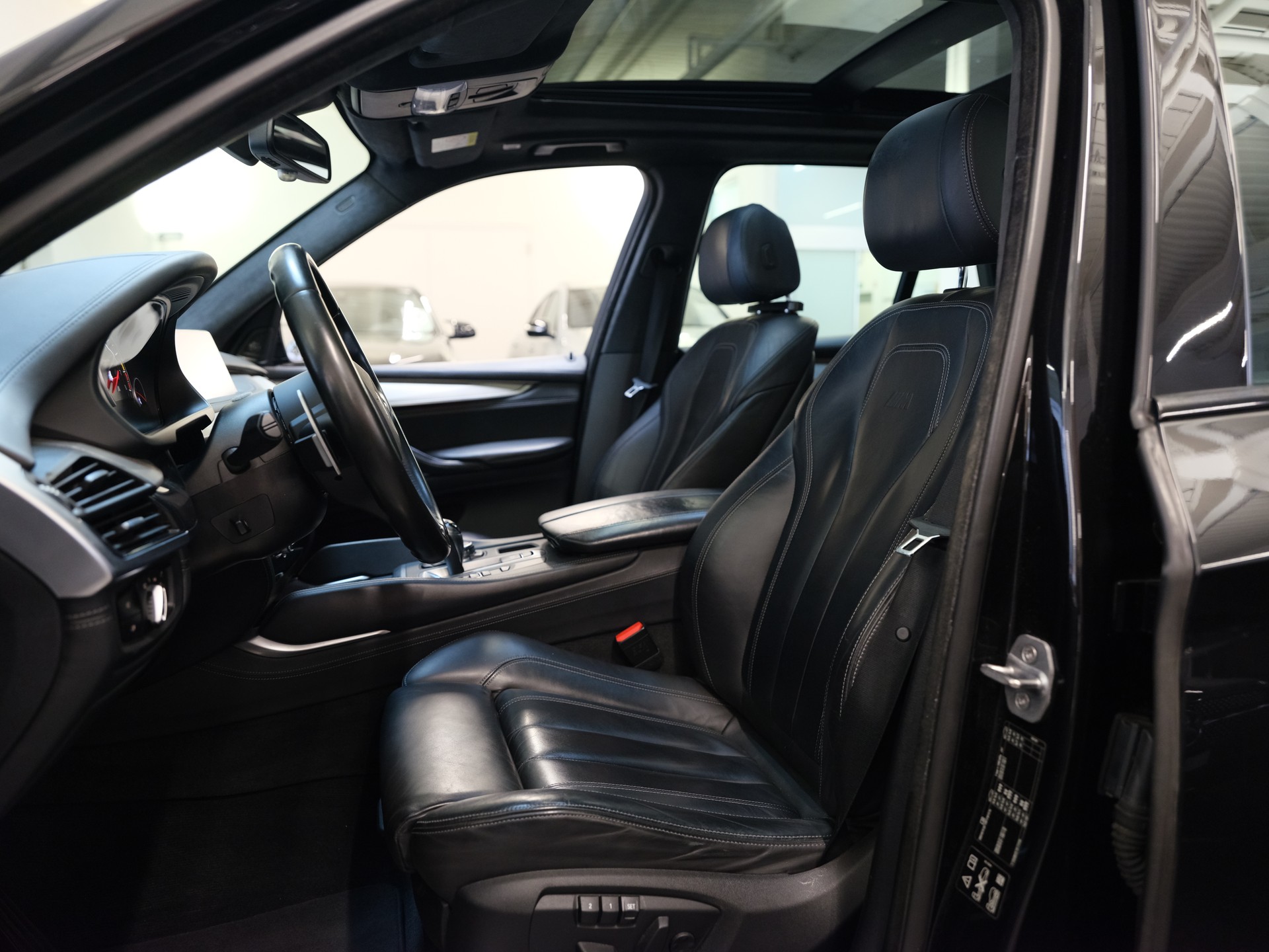 BMW X5M Steptronic-image-12