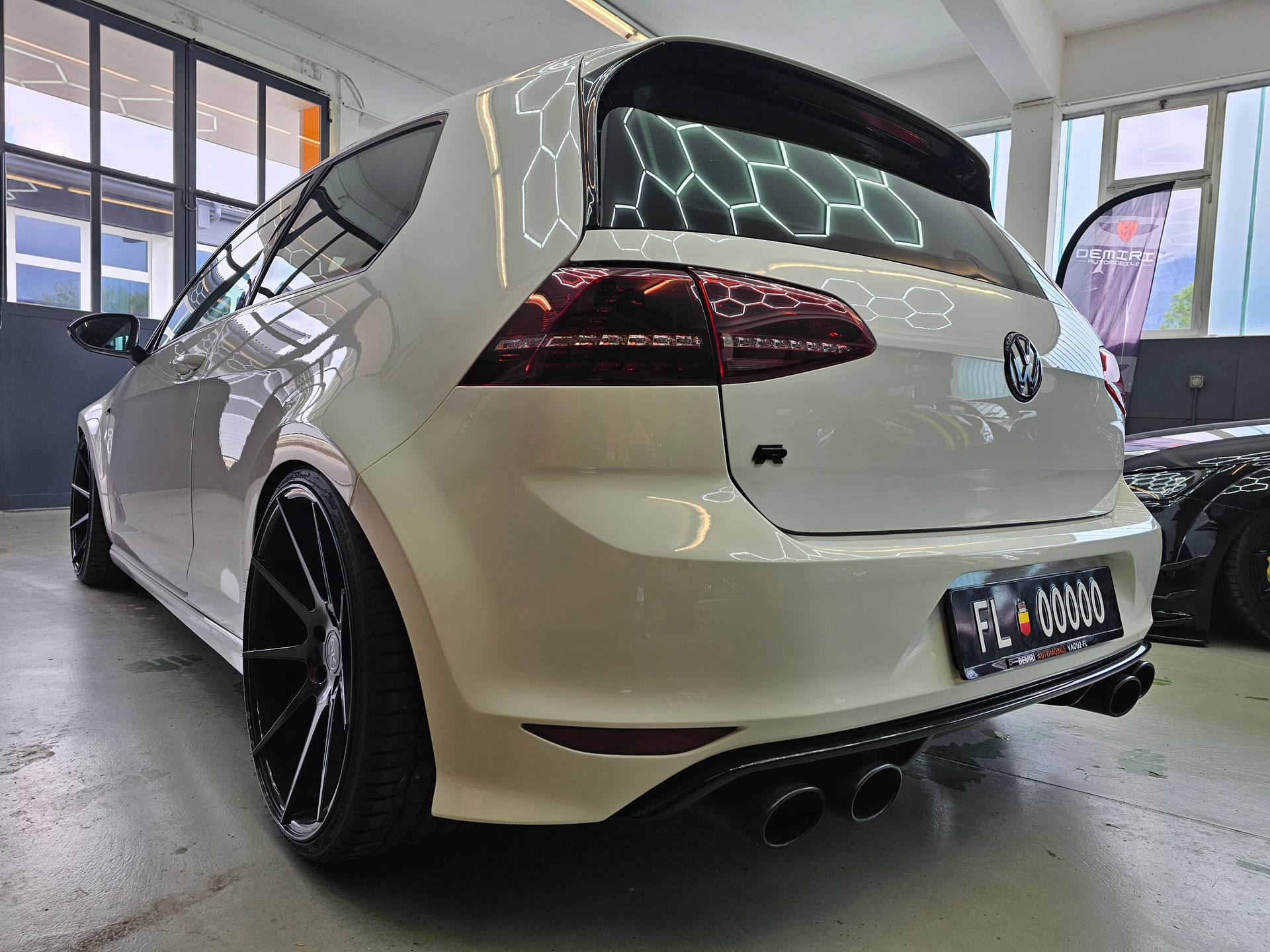 VW Golf 2.0 TSI R 4Motion DSG-image-3