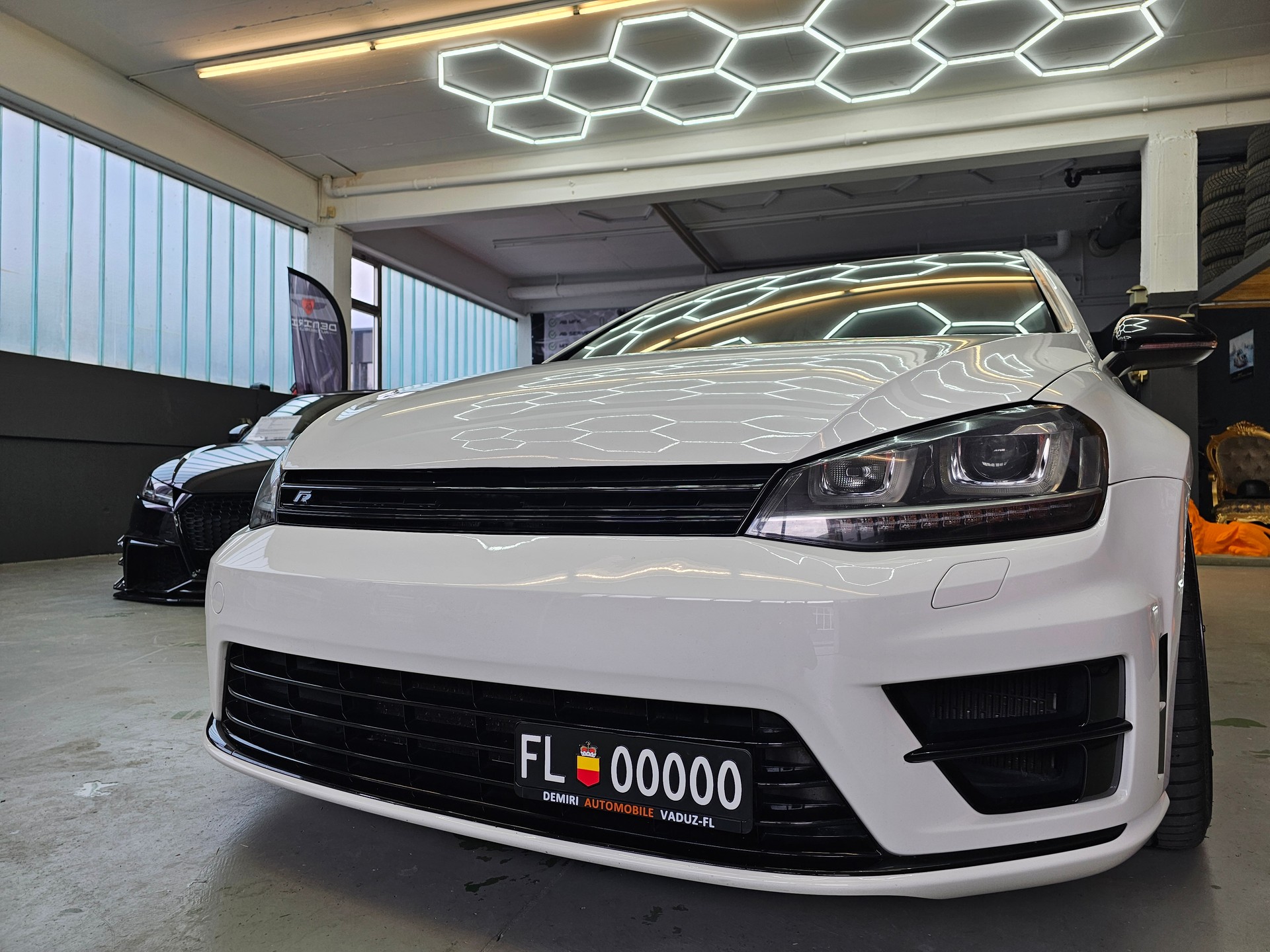 VW Golf 2.0 TSI R 4Motion DSG-image-1
