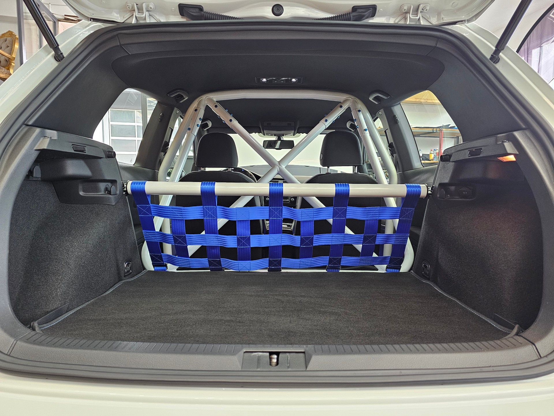 VW Golf 2.0 TSI R 4Motion DSG-image-8