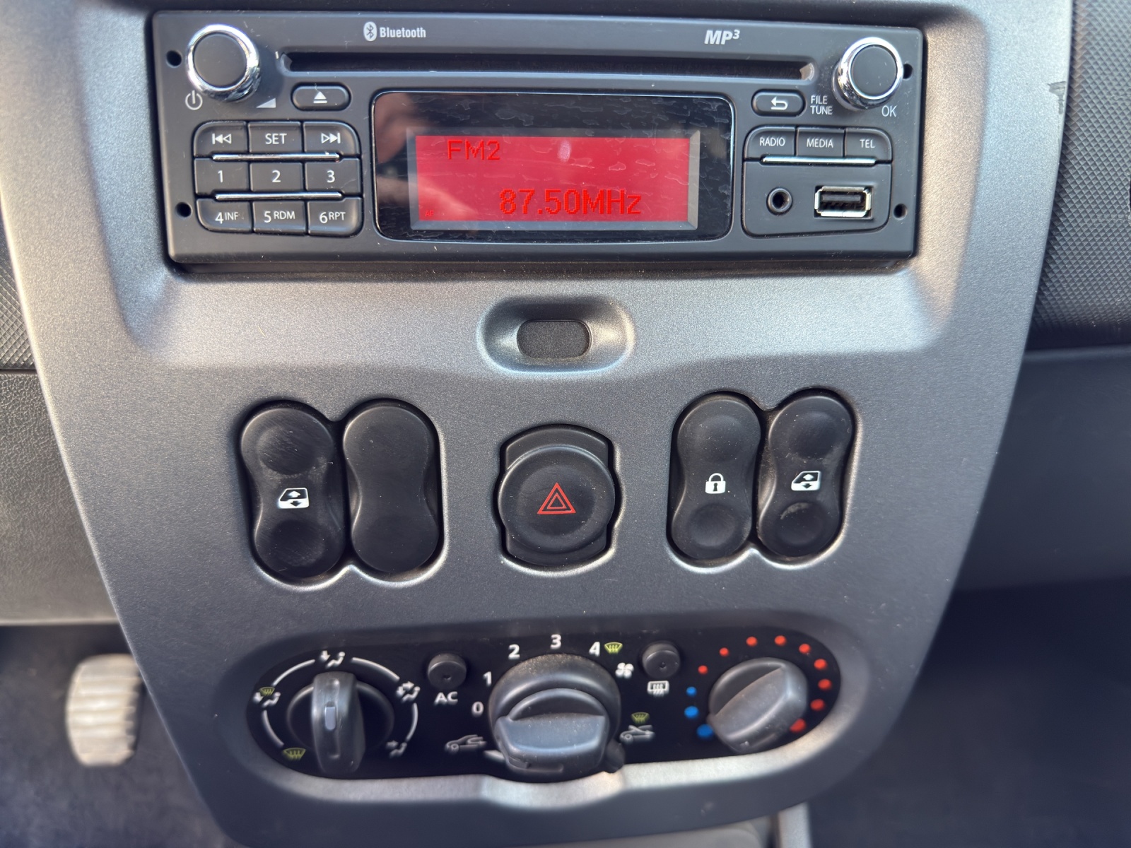 DACIA Duster 1.6 4x4-image-14