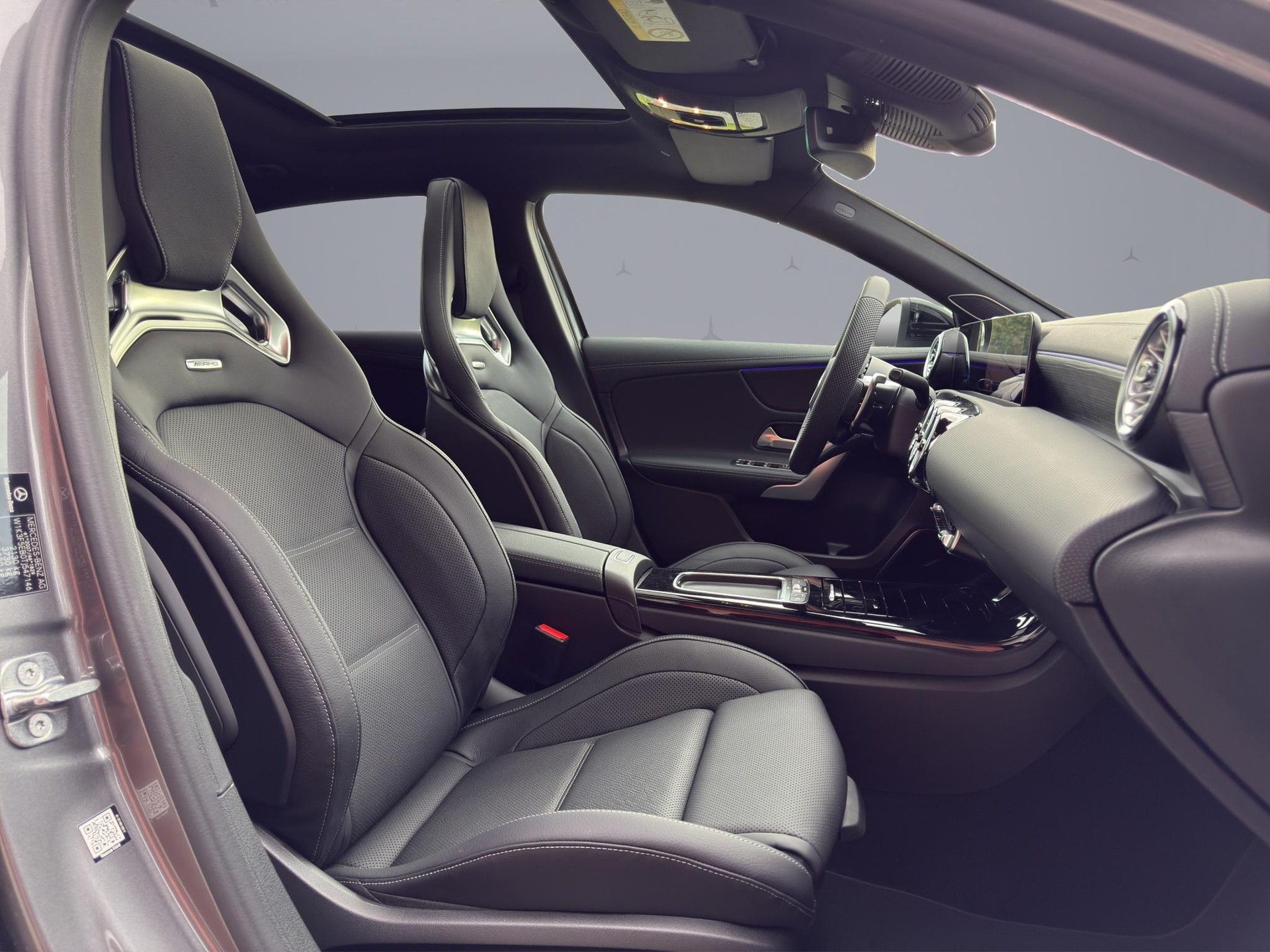 MERCEDES-BENZ A 45 S AMG 4matic+-image-17