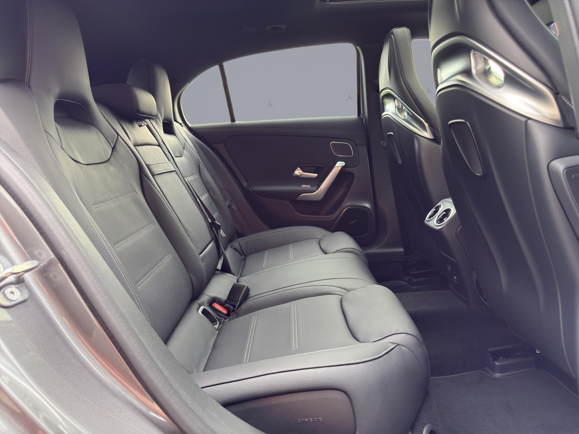 MERCEDES-BENZ A 45 S AMG 4matic+-image-18