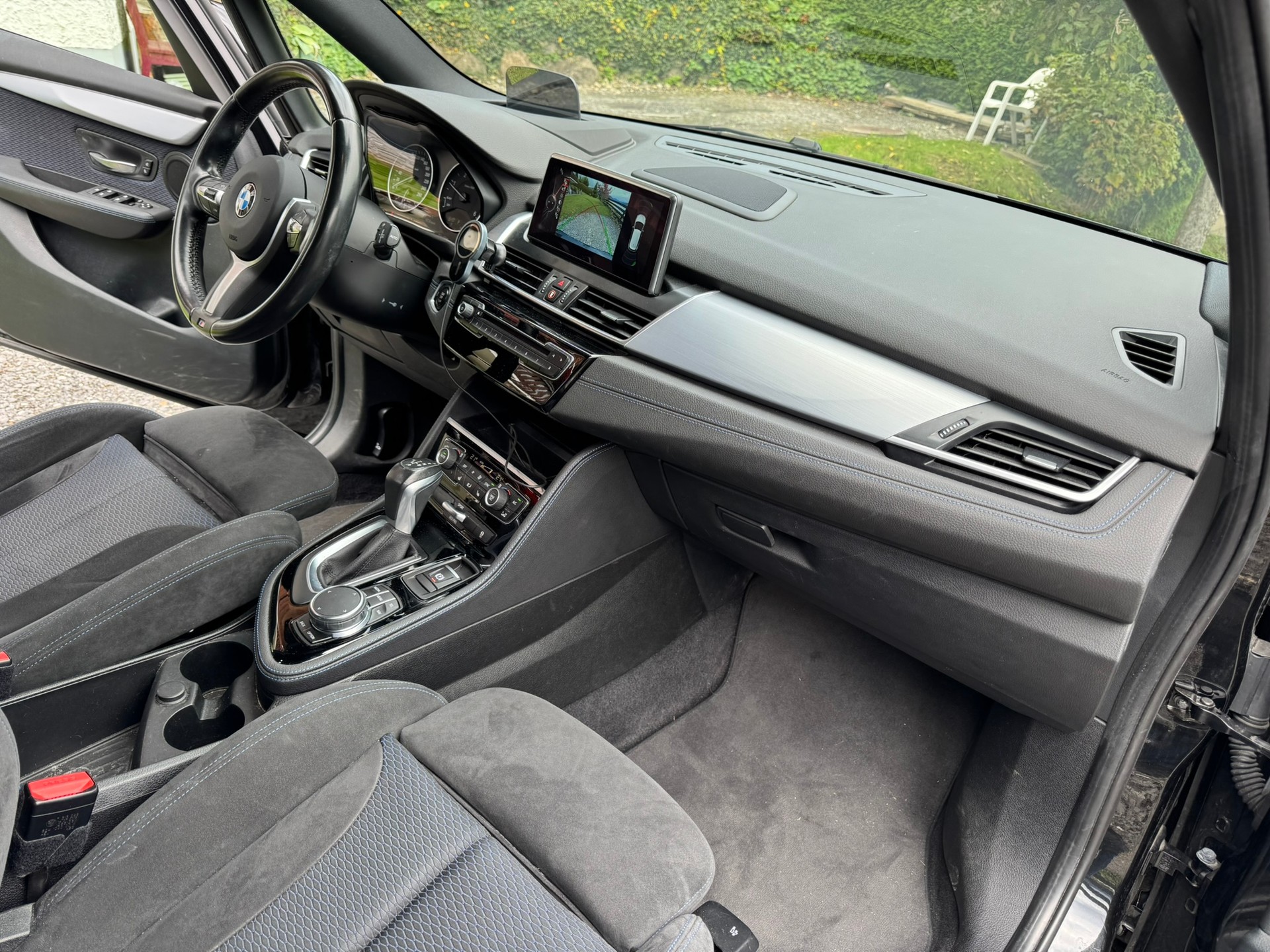 BMW 218d xDrive Active Tourer Luxury Line M-Sport Steptronic-image-2