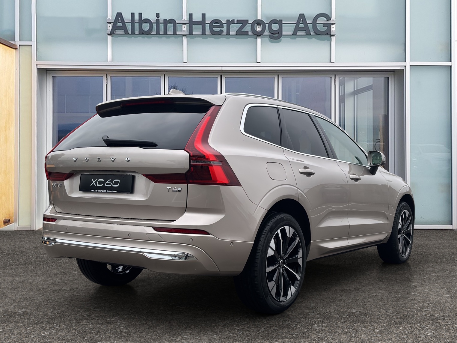 VOLVO XC60 2.0 T6 TE Plus Bright eAWD-showroom-element-2