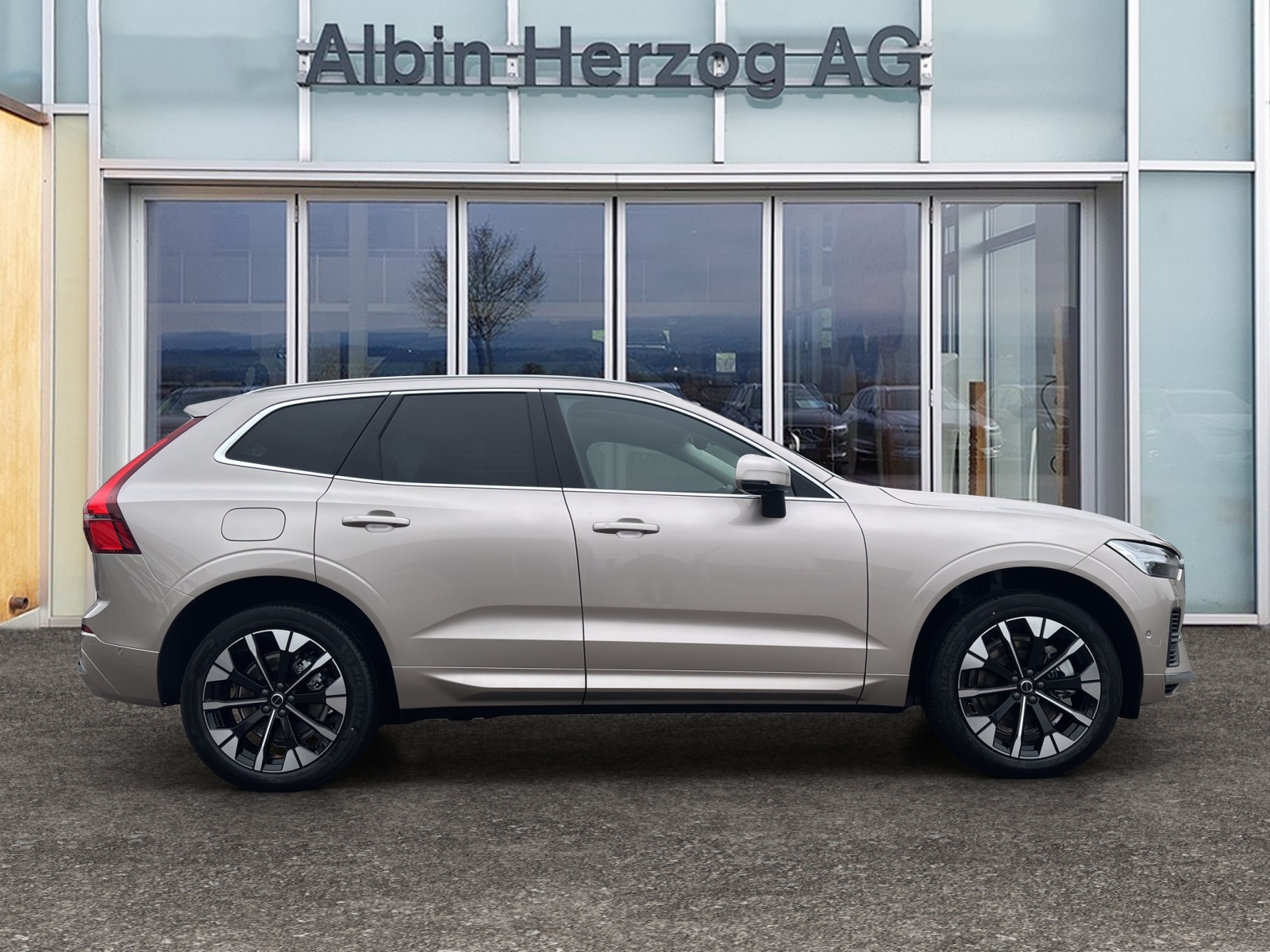 VOLVO XC60 2.0 T6 TE Plus Bright eAWD-image-4