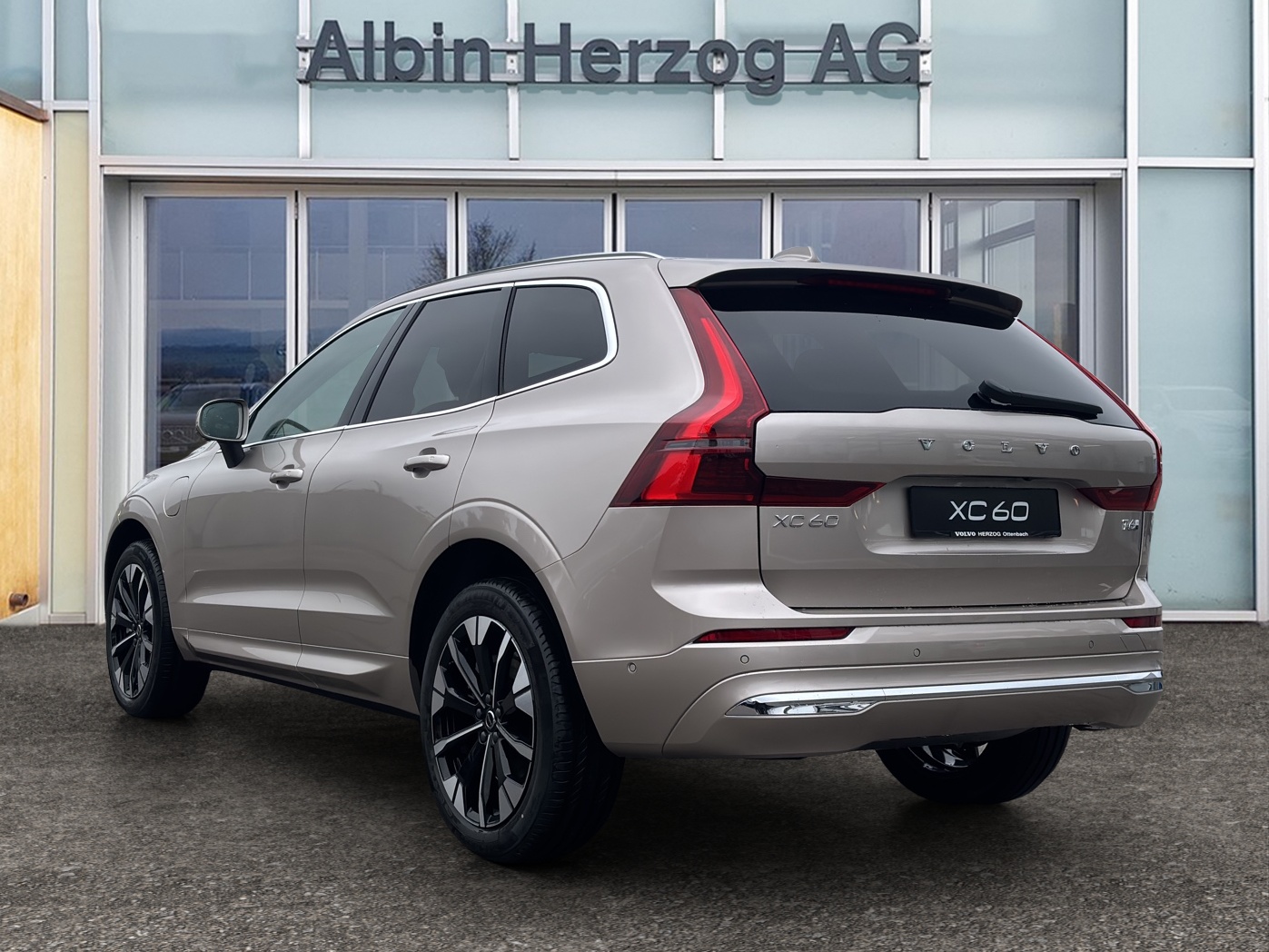 VOLVO XC60 2.0 T6 TE Plus Bright eAWD-showroom-element-3