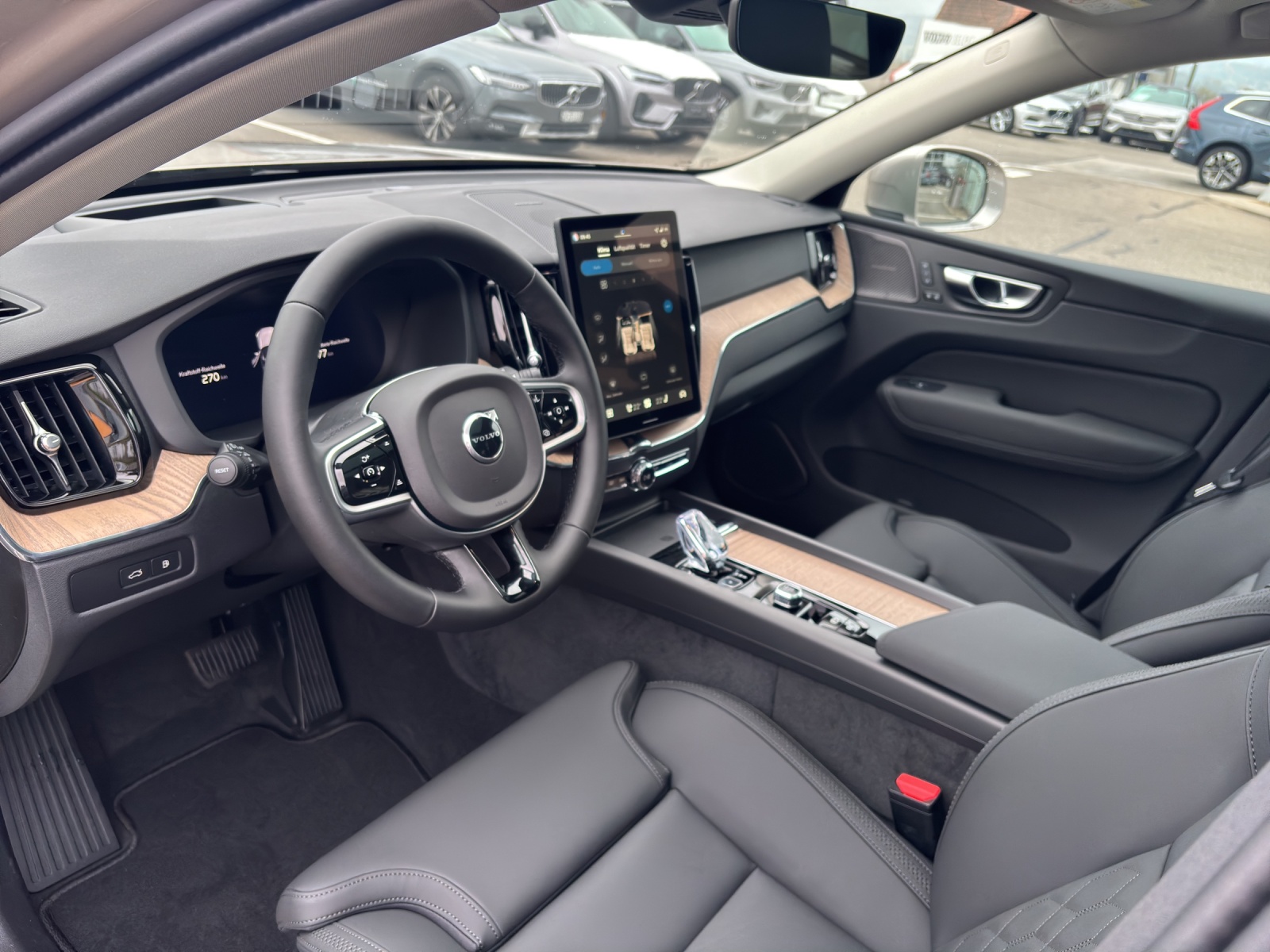 VOLVO XC60 2.0 T6 TE Plus Bright eAWD-image-9