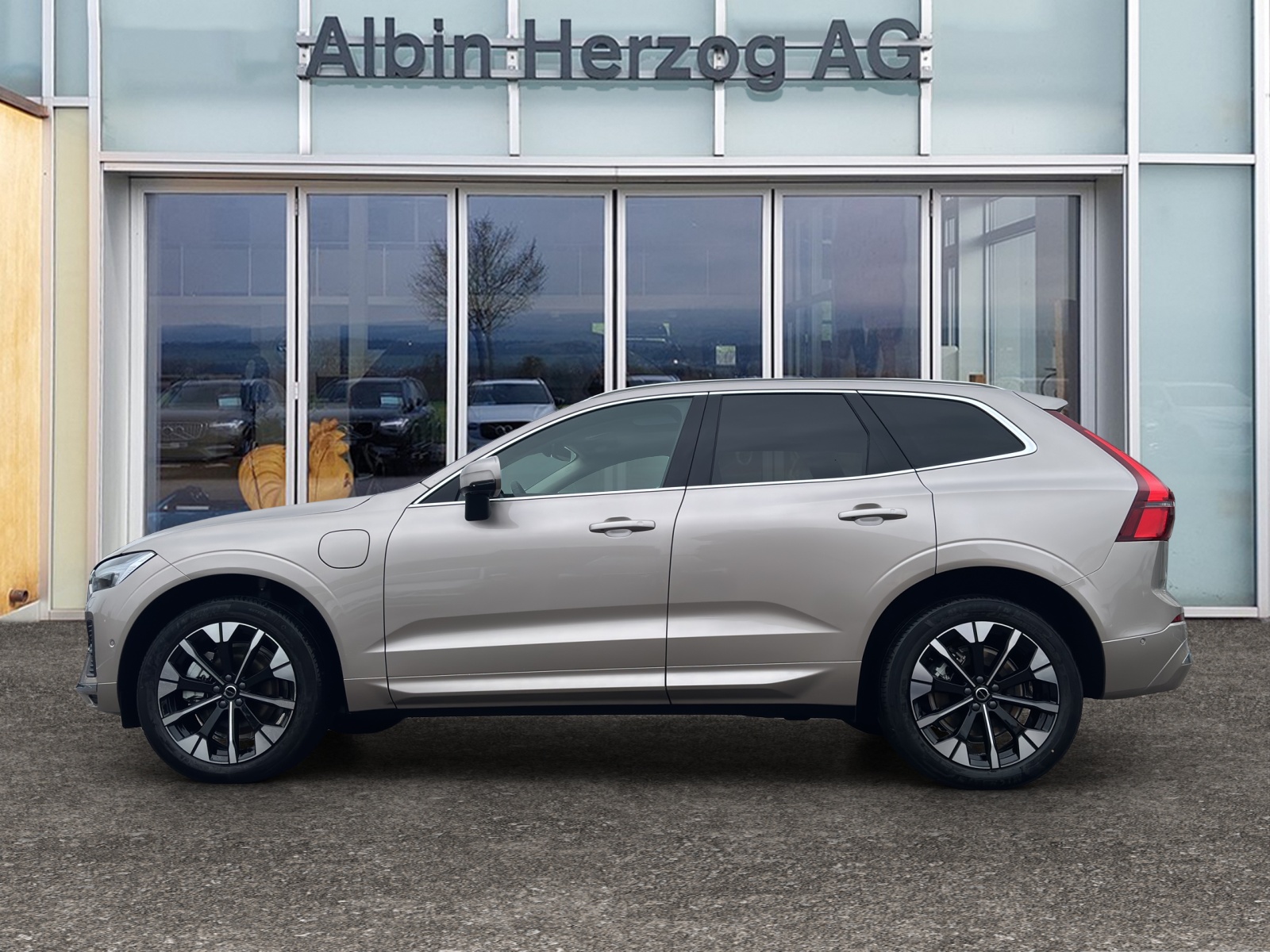 VOLVO XC60 2.0 T6 TE Plus Bright eAWD-showroom-element-1