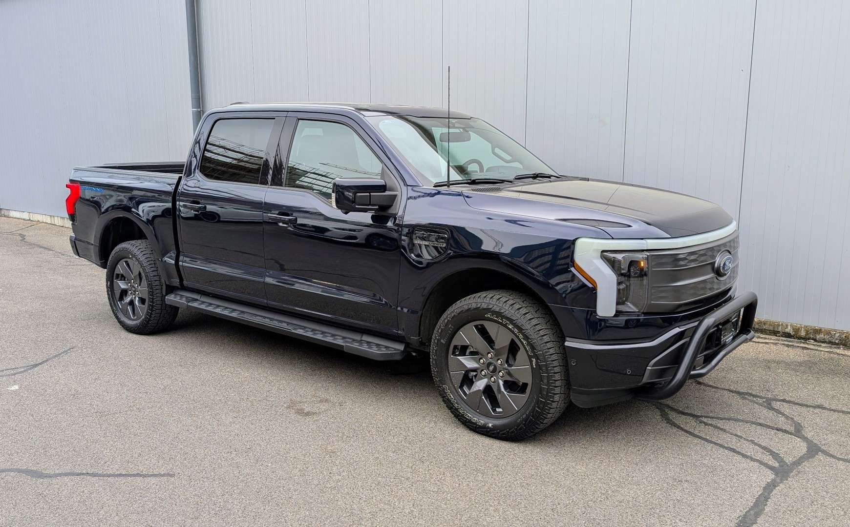 FORD F-150 Lightning 91 kWh Lariat Launch Edition-image-20